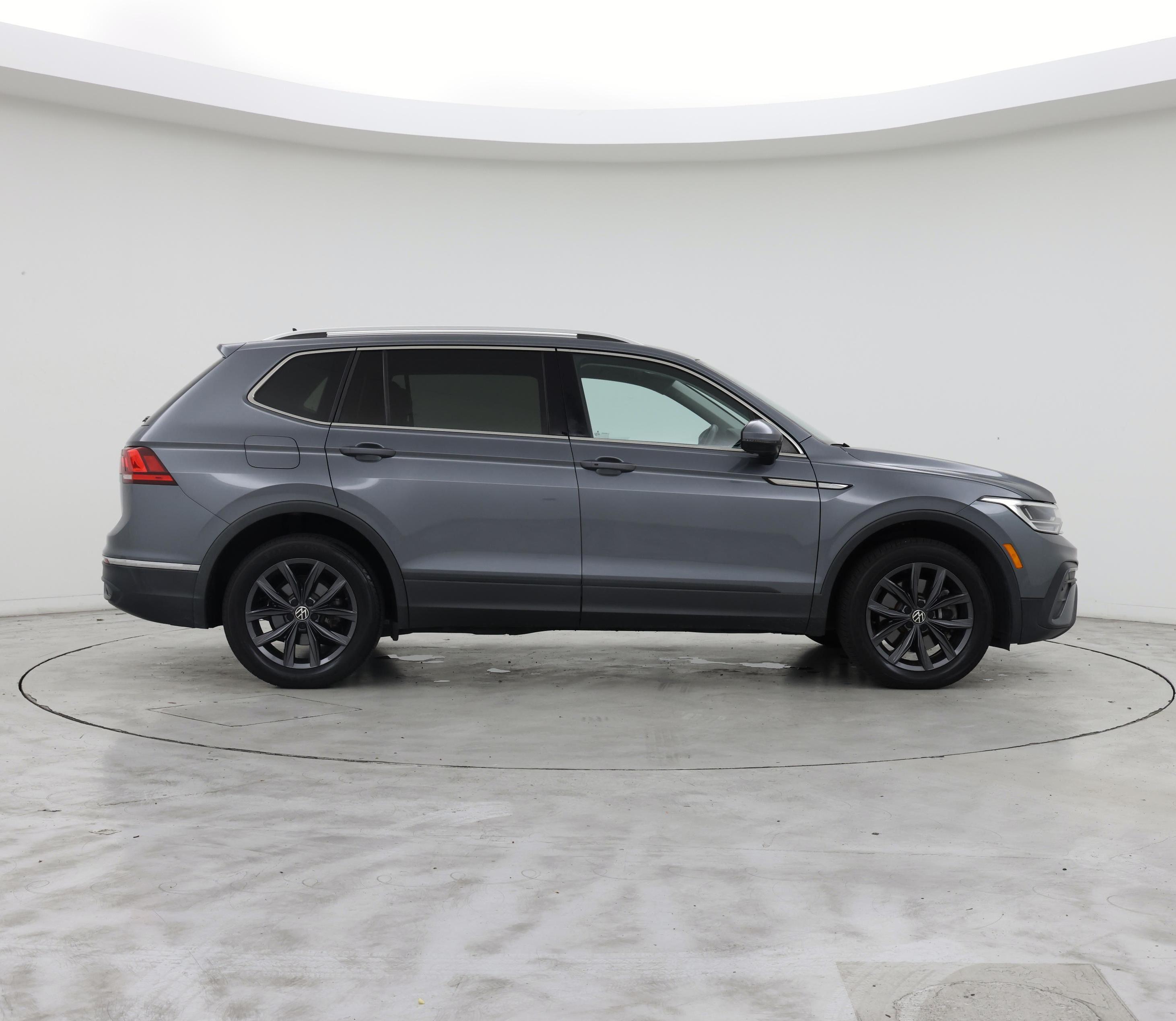 Thumbnail: 2022 Volkswagen Tiguan - 7