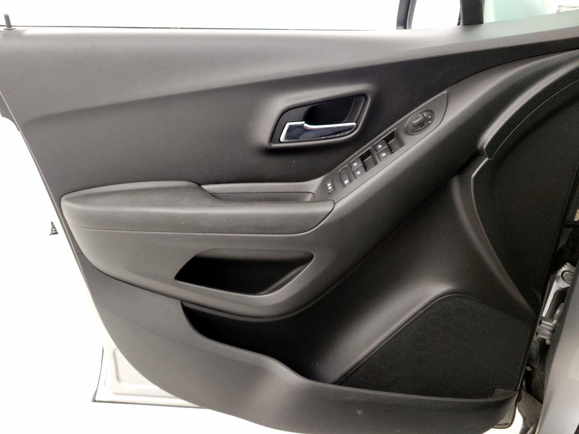 Thumbnail: 2021 Chevrolet Trax - 12