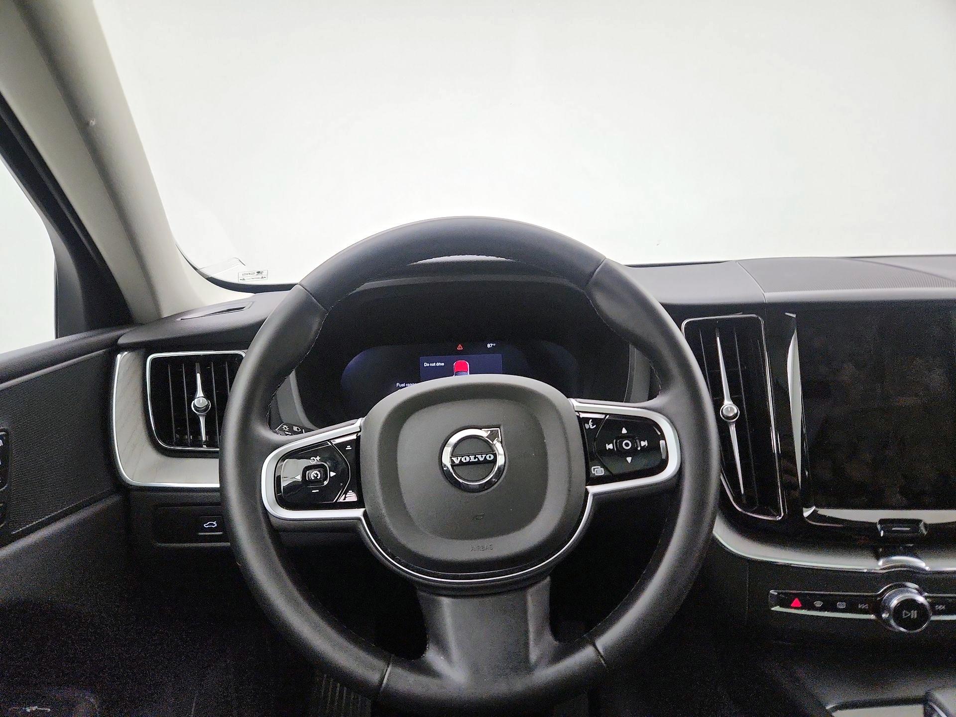 Thumbnail: 2025 Volvo XC60 - 10