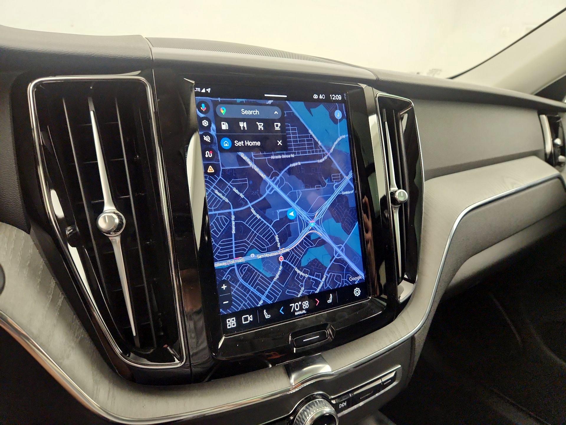 Thumbnail: 2025 Volvo XC60 - 14