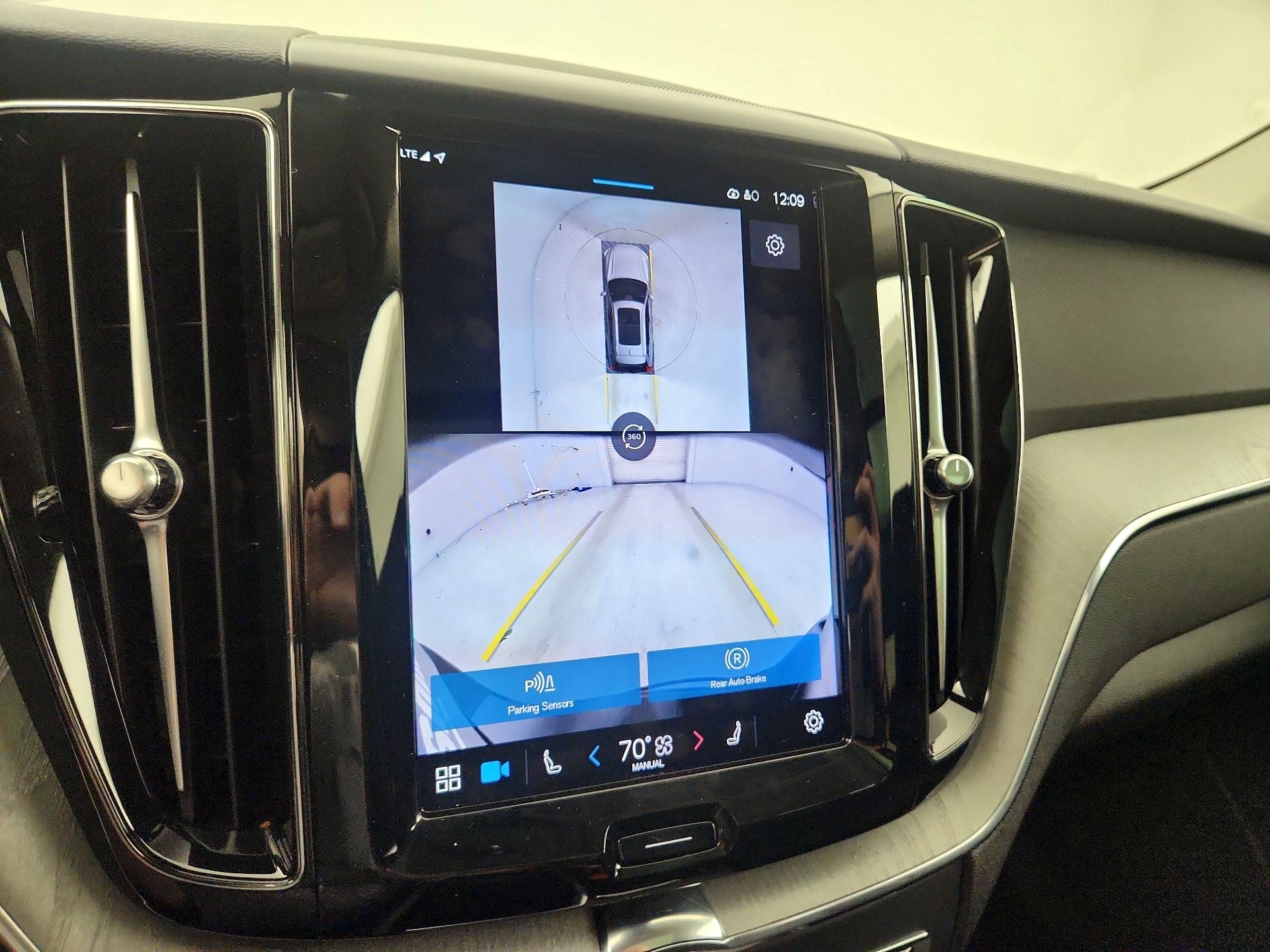 Thumbnail: 2025 Volvo XC60 - 15