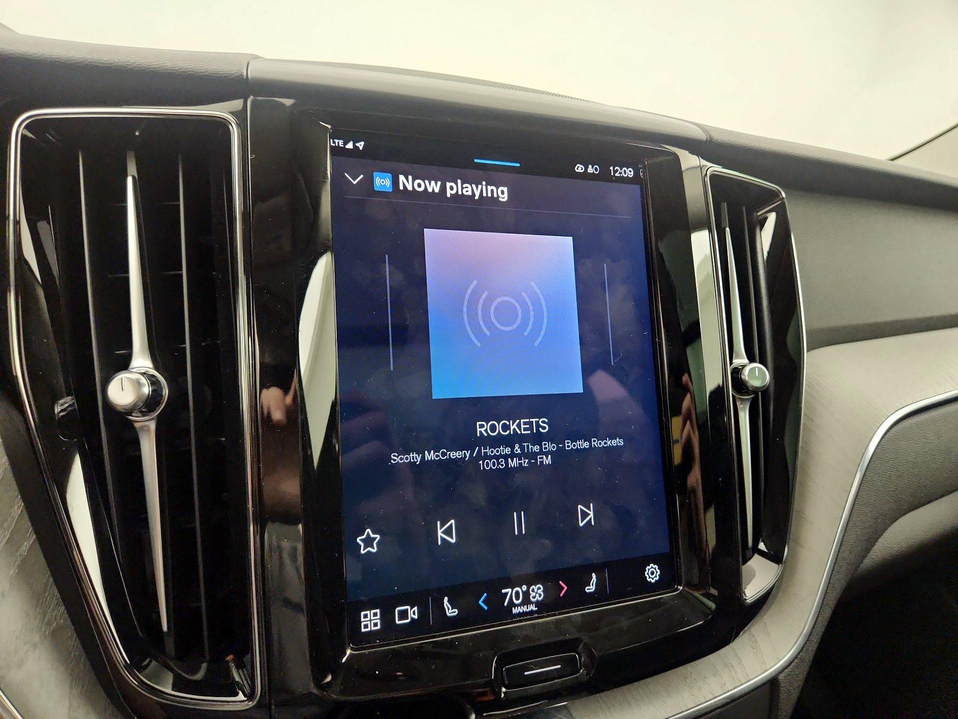Thumbnail: 2025 Volvo XC60 - 16
