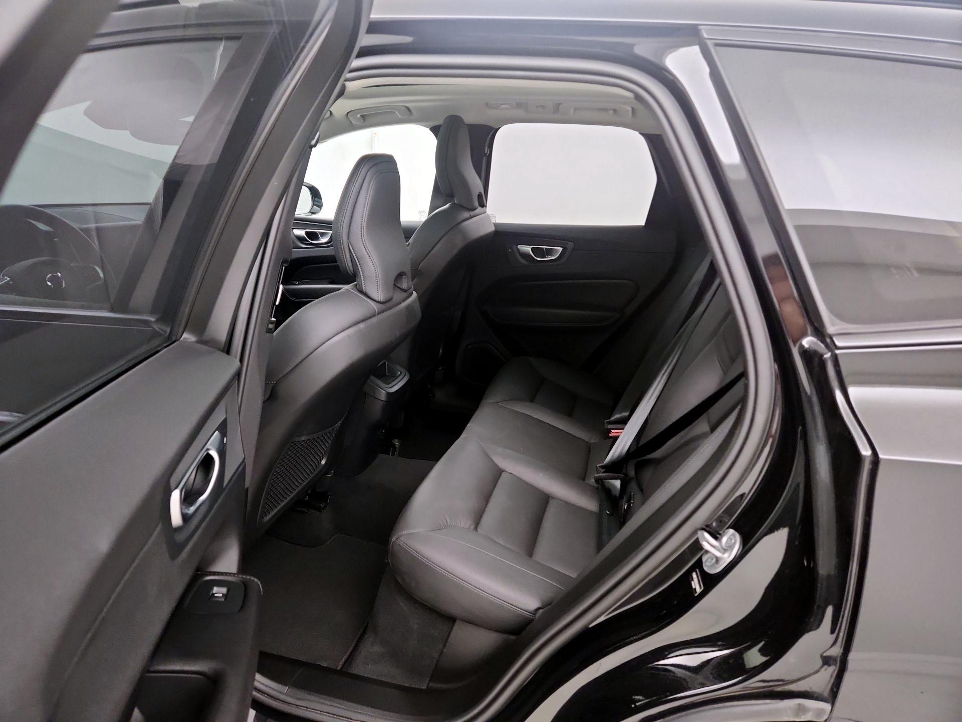 Thumbnail: 2025 Volvo XC60 - 20