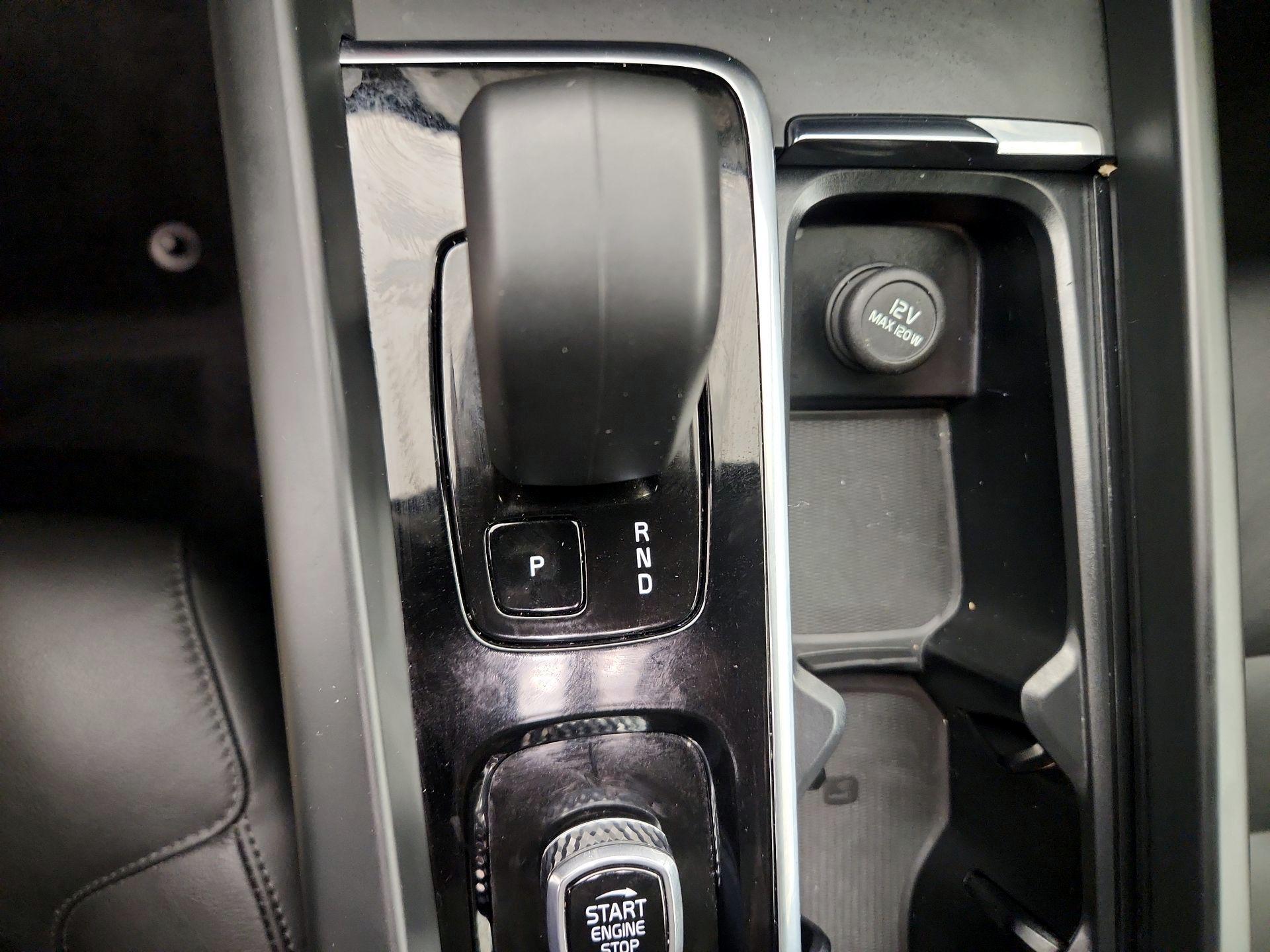 Thumbnail: 2025 Volvo XC60 - 17