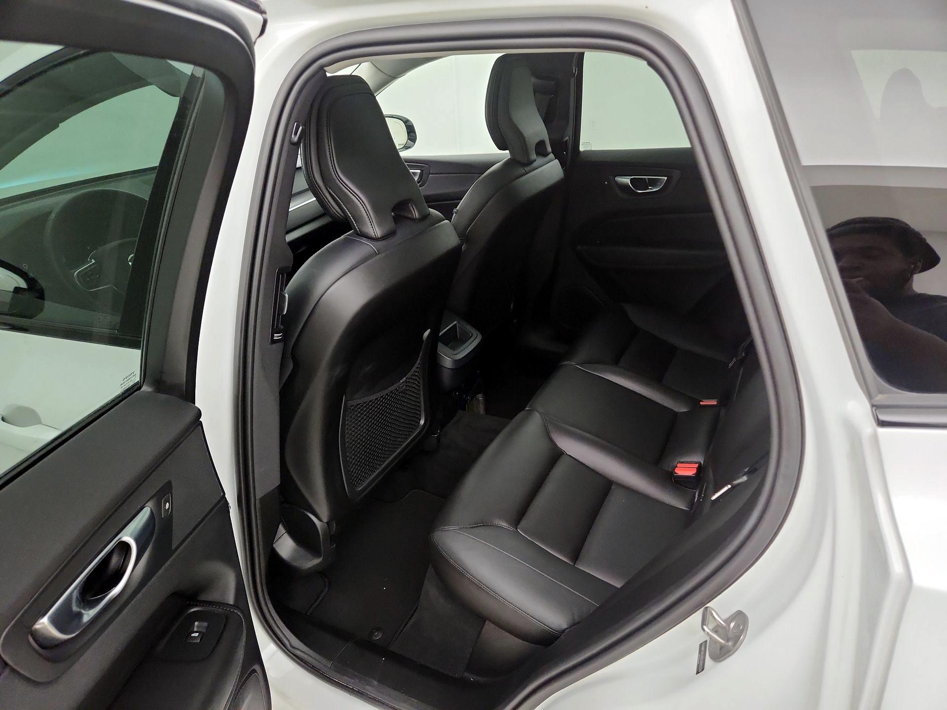 Thumbnail: 2025 Volvo XC60 - 20