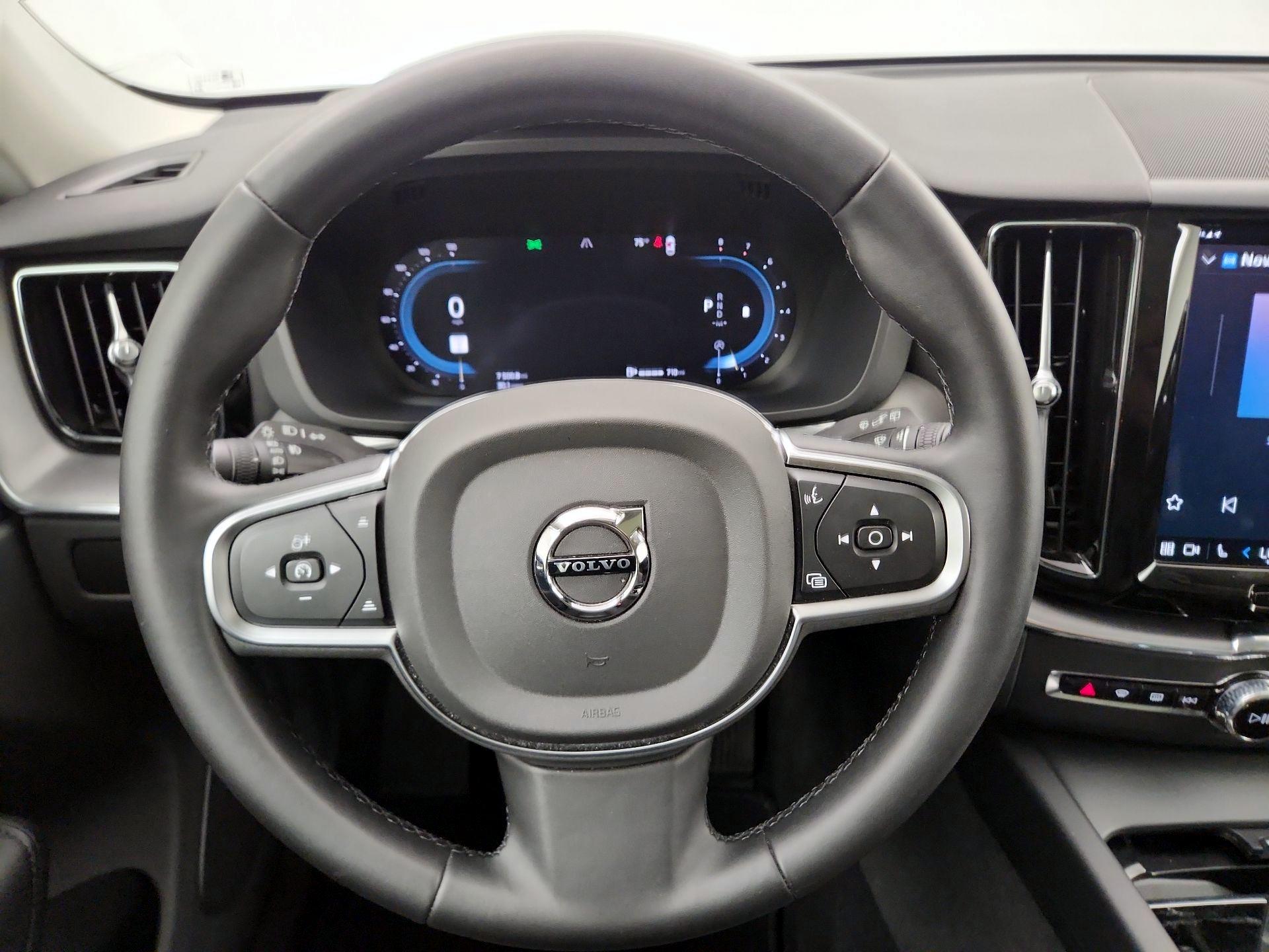 Thumbnail: 2025 Volvo XC60 - 10