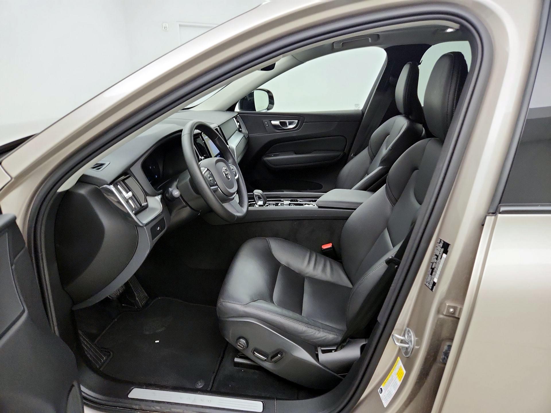 Thumbnail: 2025 Volvo XC60 - 11
