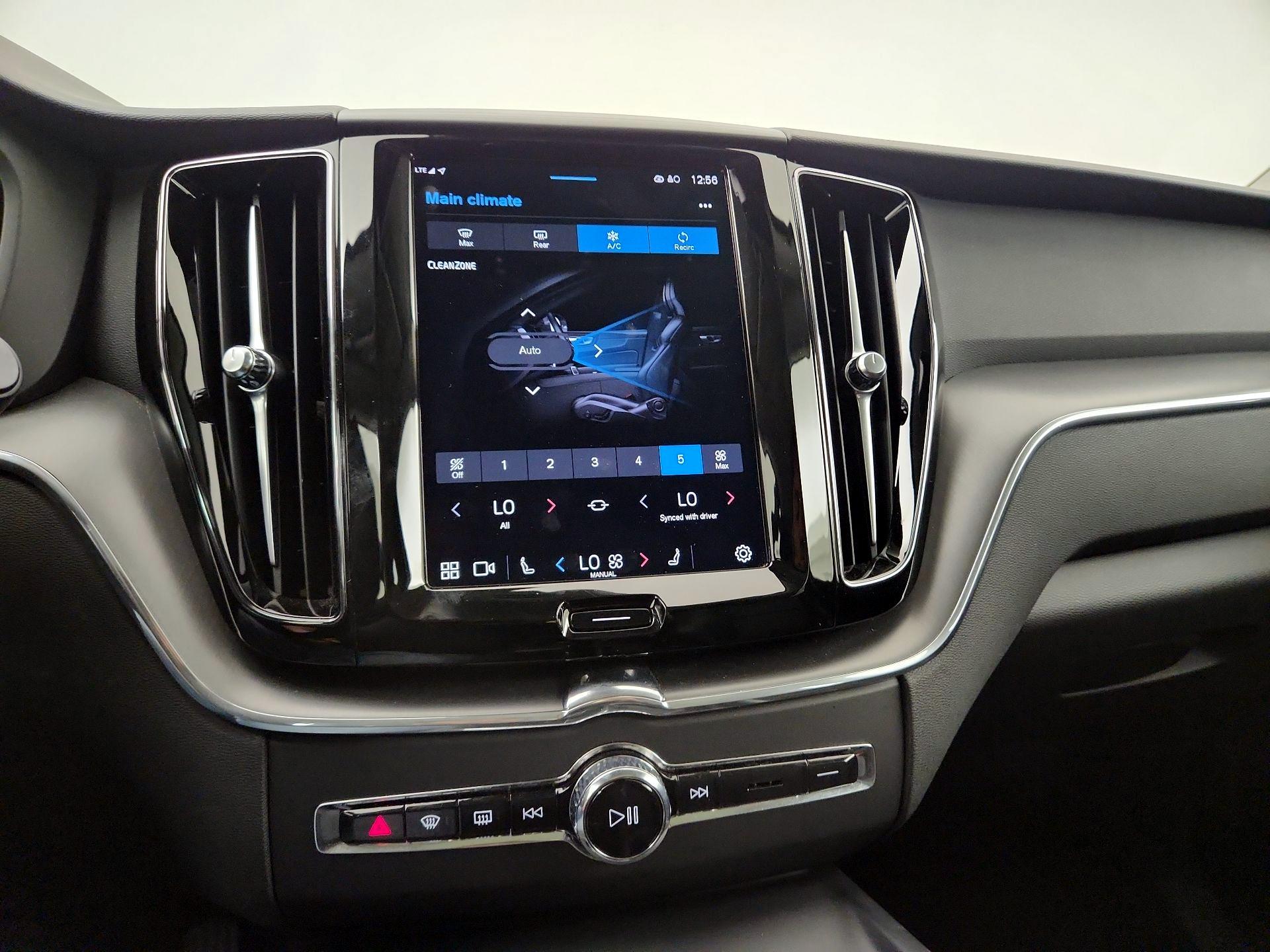 Thumbnail: 2025 Volvo XC60 - 14