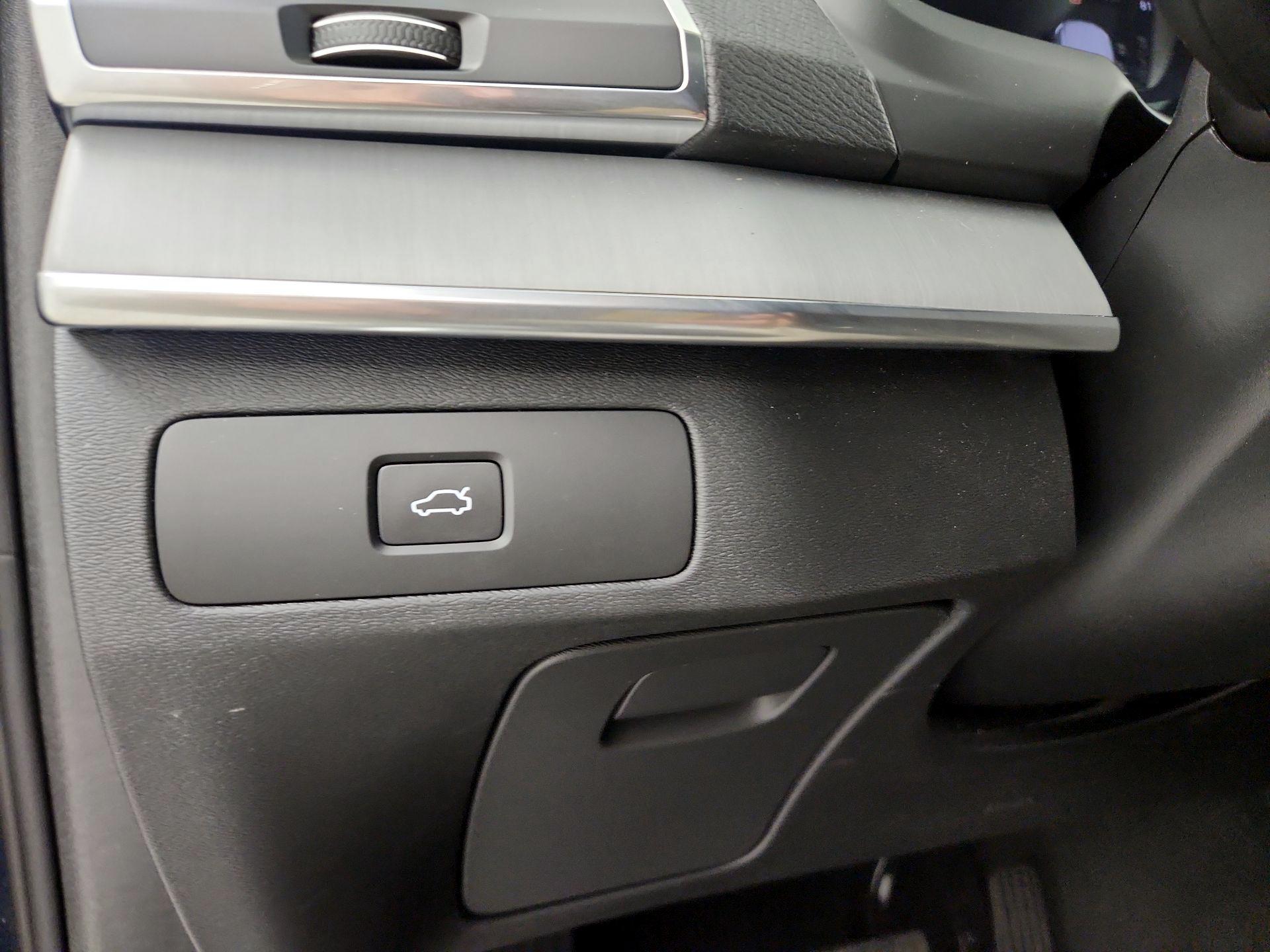 Thumbnail: 2025 Volvo XC90 - 13