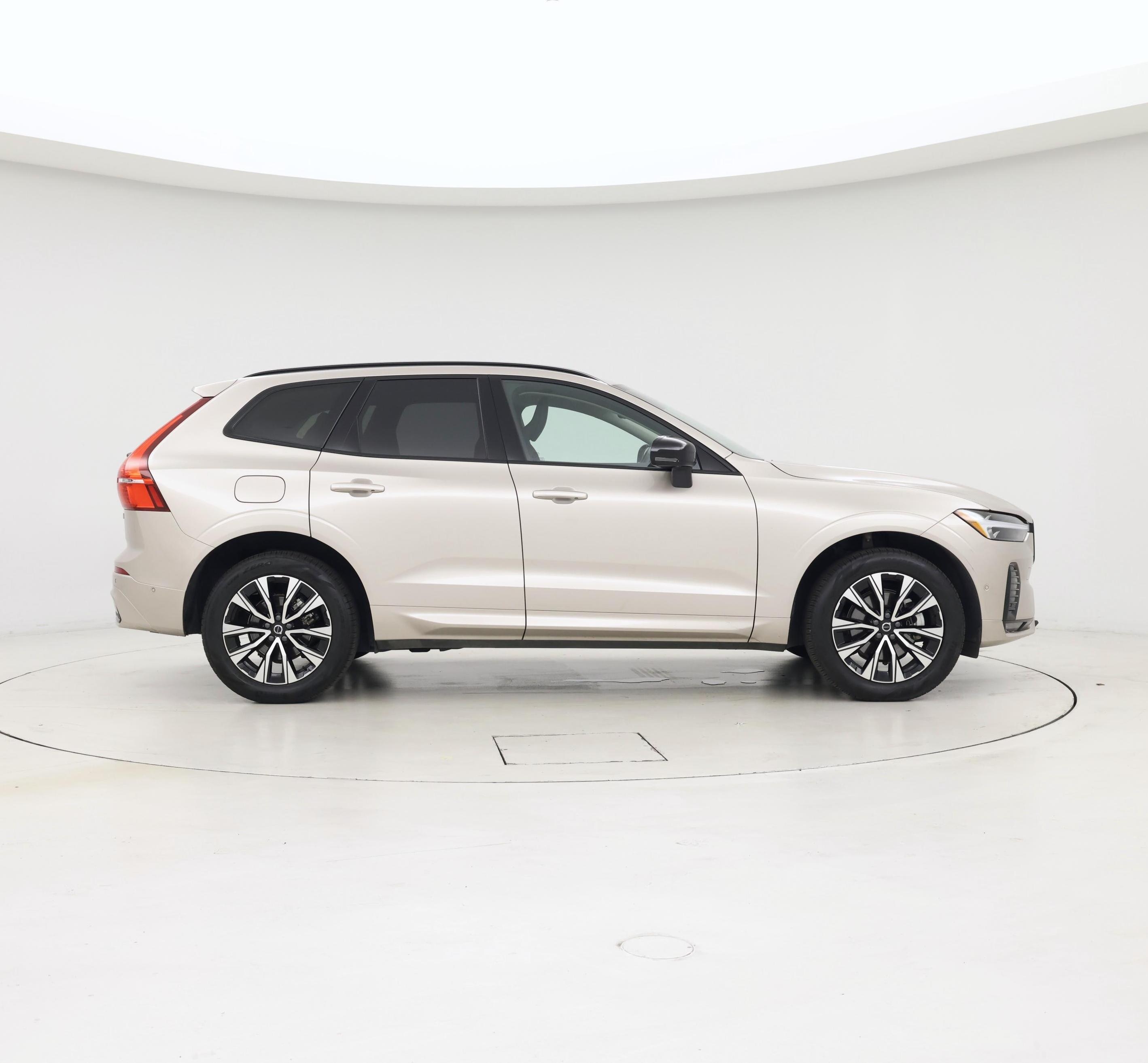Thumbnail: 2025 Volvo XC60 - 7