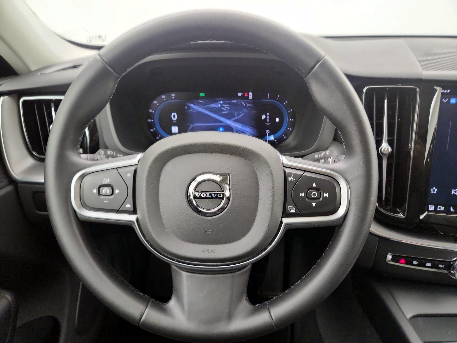Thumbnail: 2025 Volvo XC60 - 10