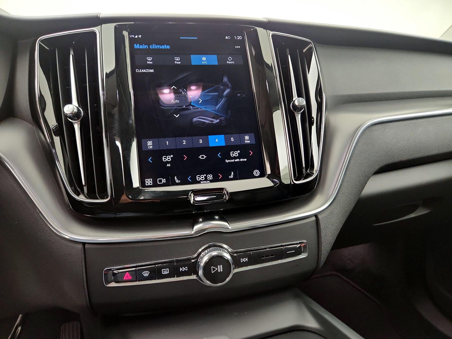 Thumbnail: 2025 Volvo XC60 - 14