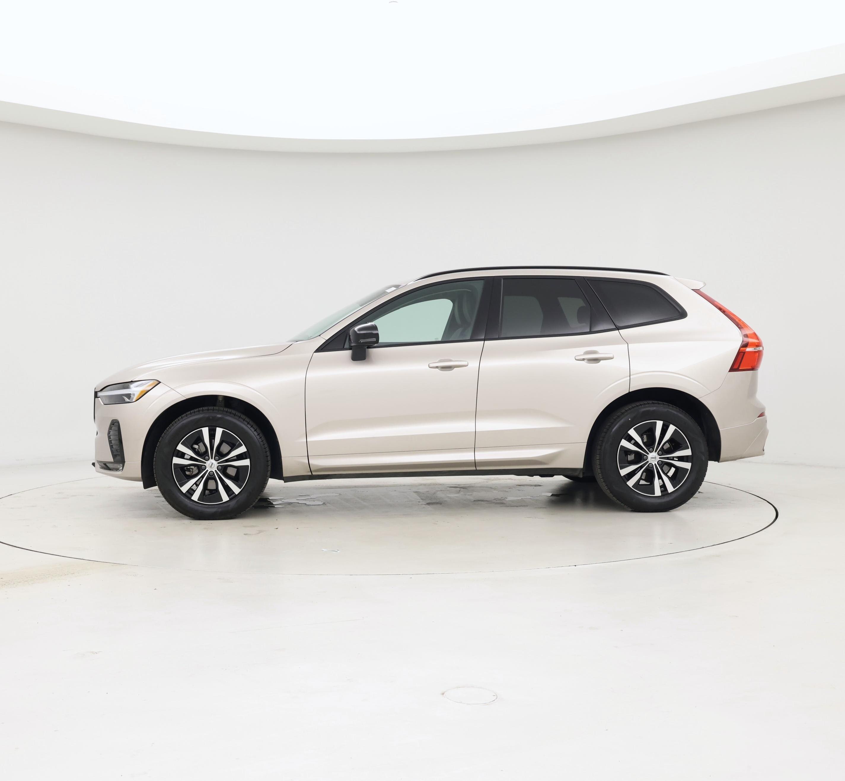 Thumbnail: 2025 Volvo XC60 - 3