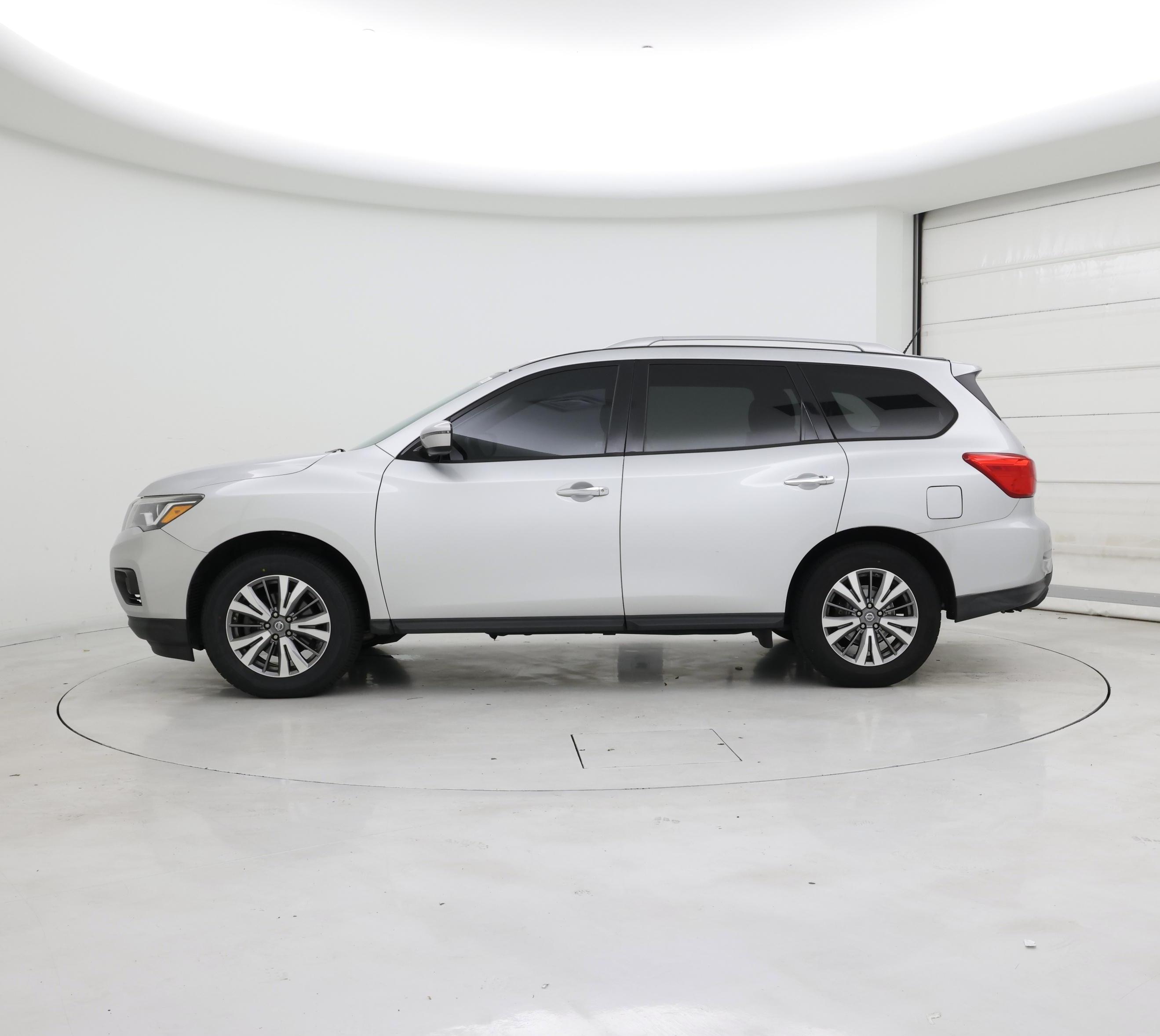 Thumbnail: 2018 Nissan Pathfinder - 3