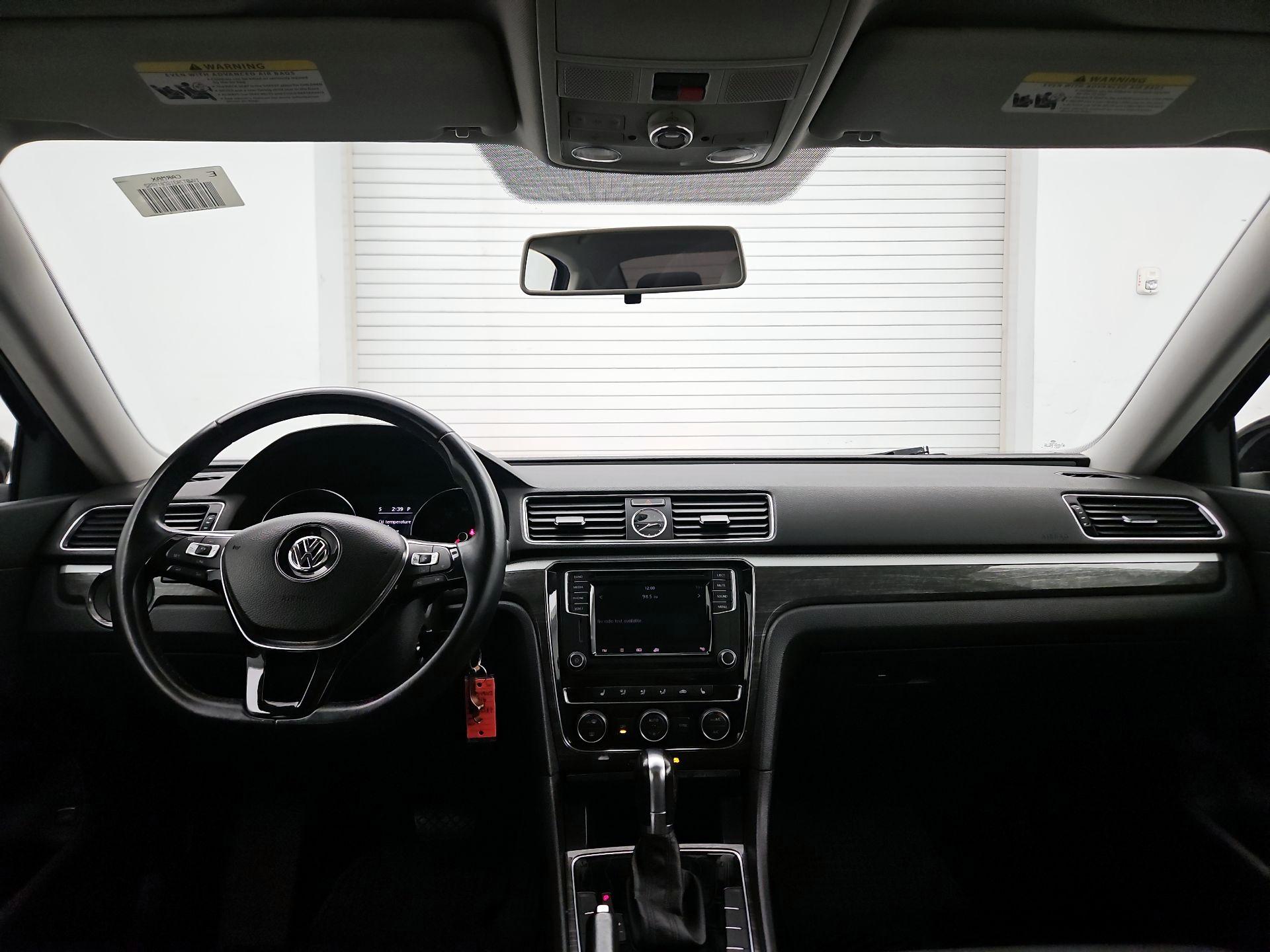 Thumbnail: 2016 Volkswagen Passat - 9