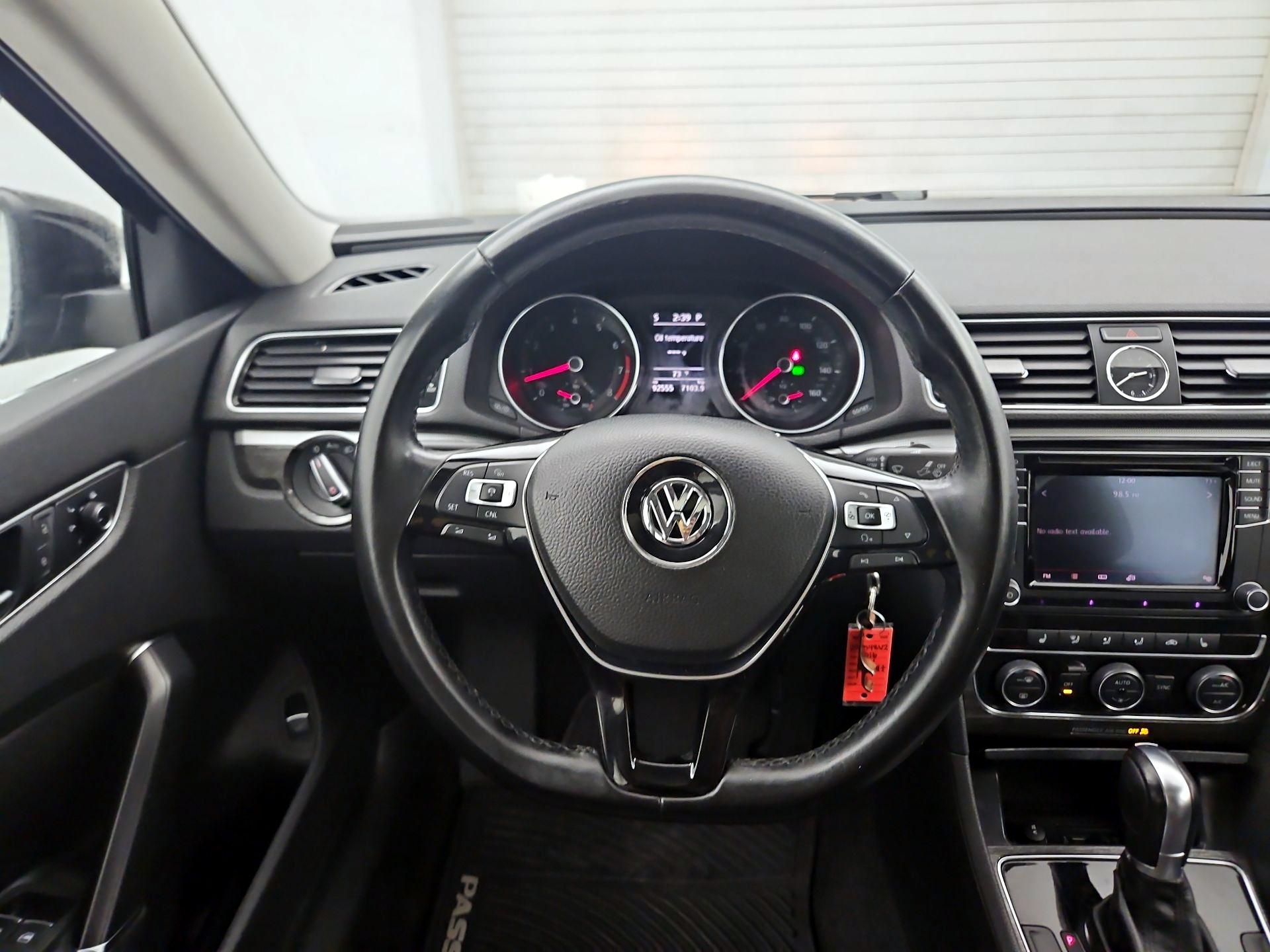 Thumbnail: 2016 Volkswagen Passat - 10