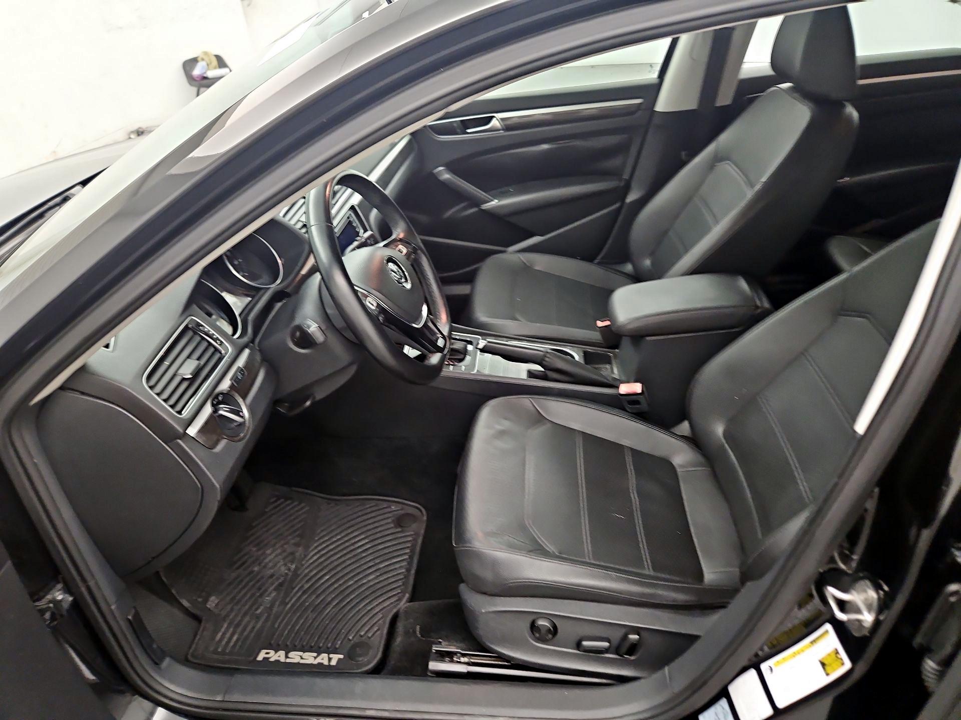 Thumbnail: 2016 Volkswagen Passat - 11