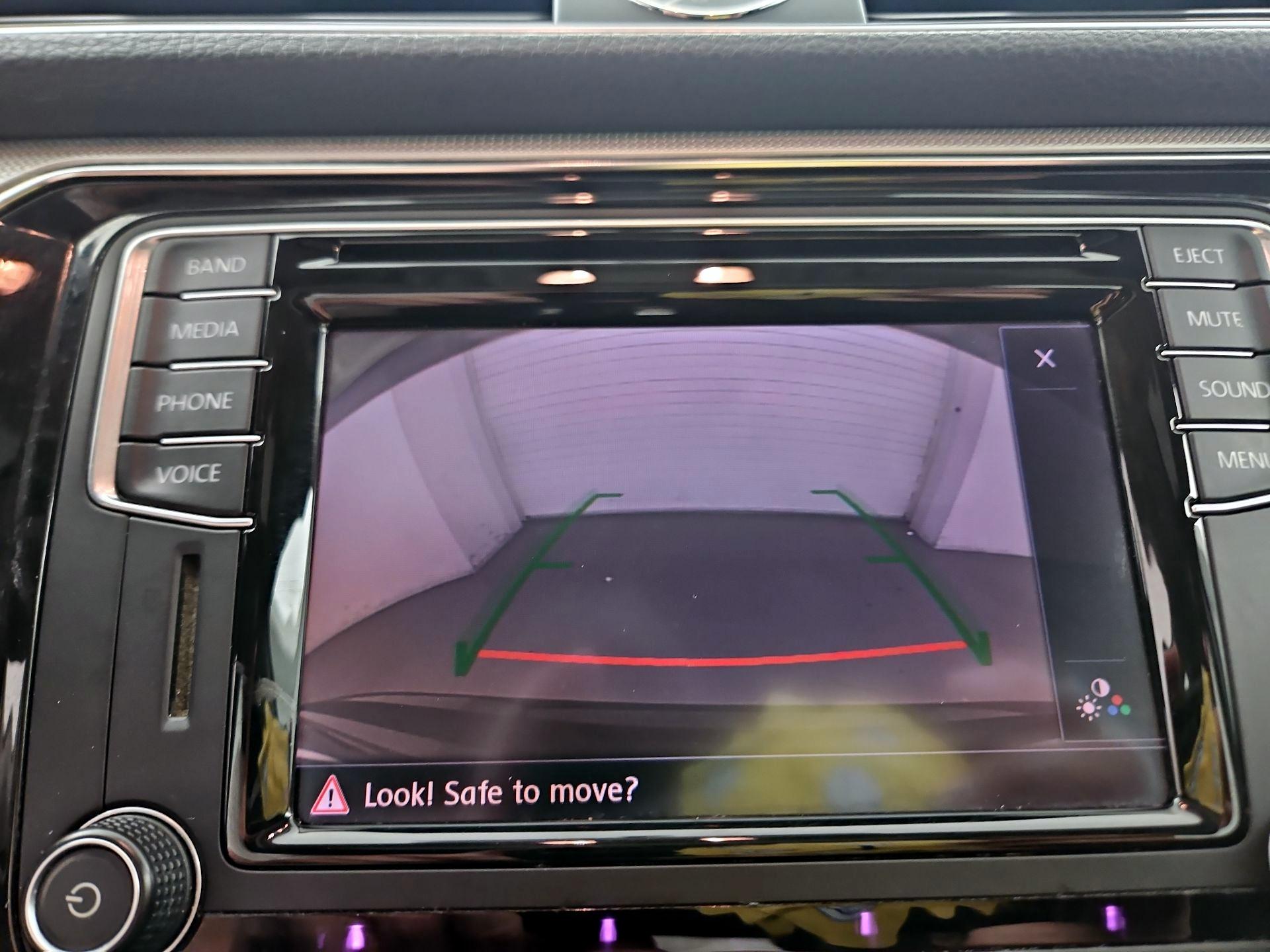 Thumbnail: 2016 Volkswagen Passat - 14