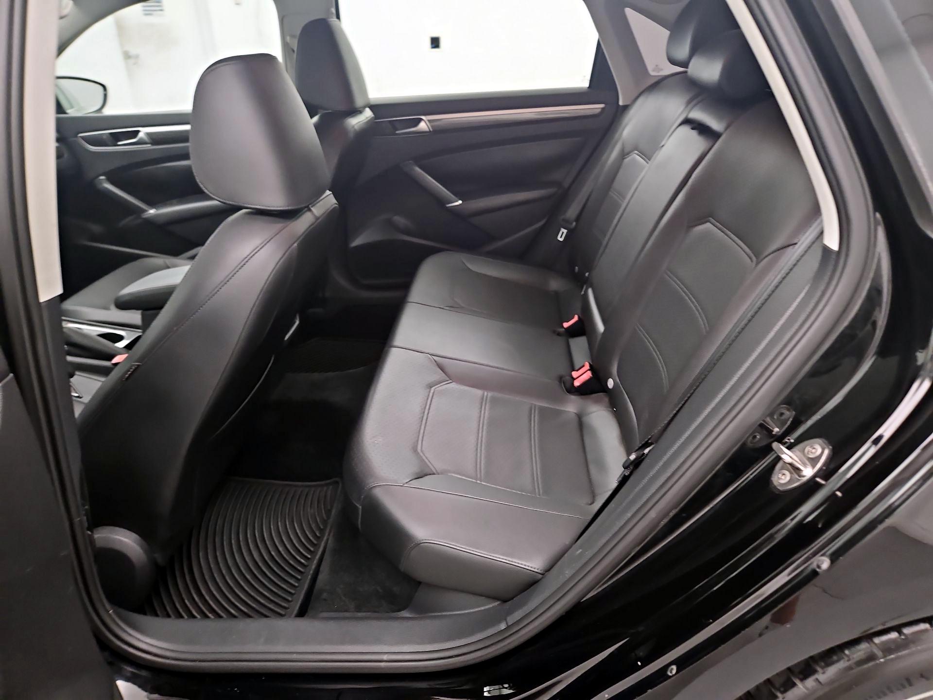 Thumbnail: 2016 Volkswagen Passat - 20