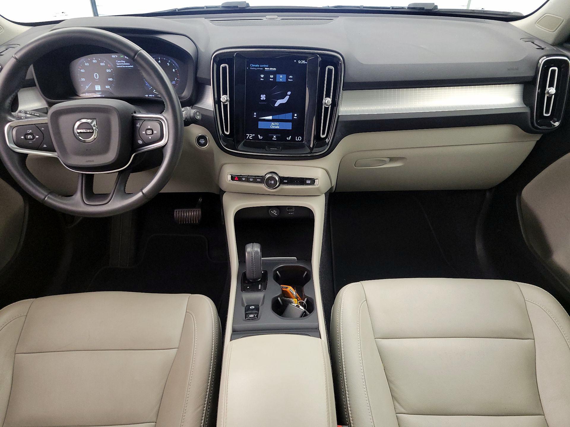 Thumbnail: 2021 Volvo XC40 - 9