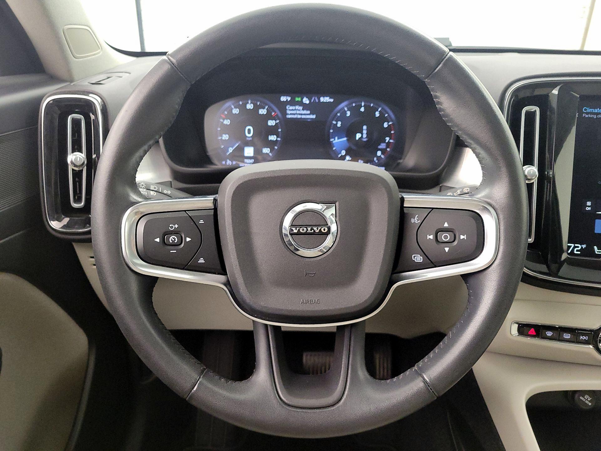 Thumbnail: 2021 Volvo XC40 - 10