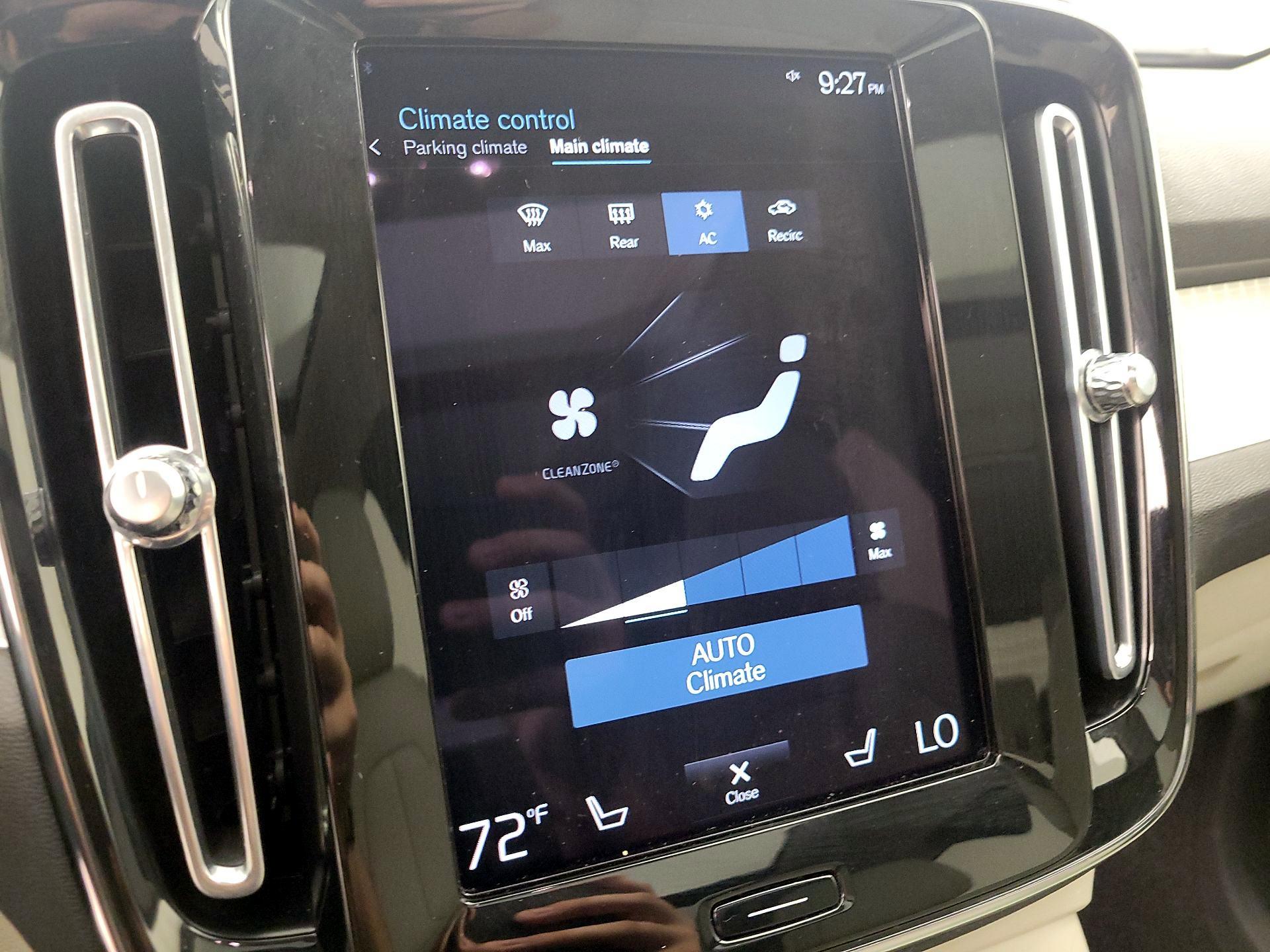 Thumbnail: 2021 Volvo XC40 - 17