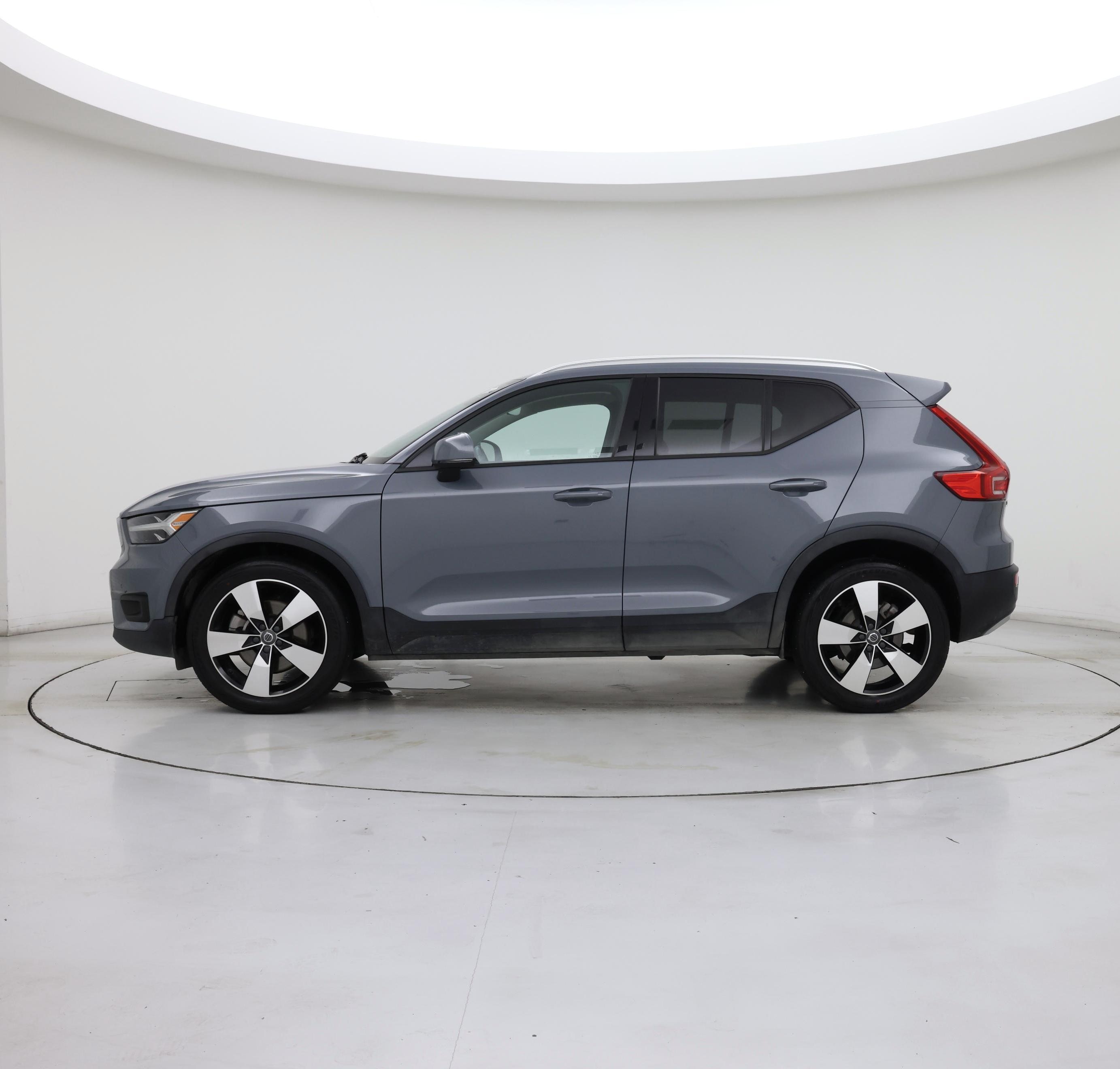 Thumbnail: 2021 Volvo XC40 - 3