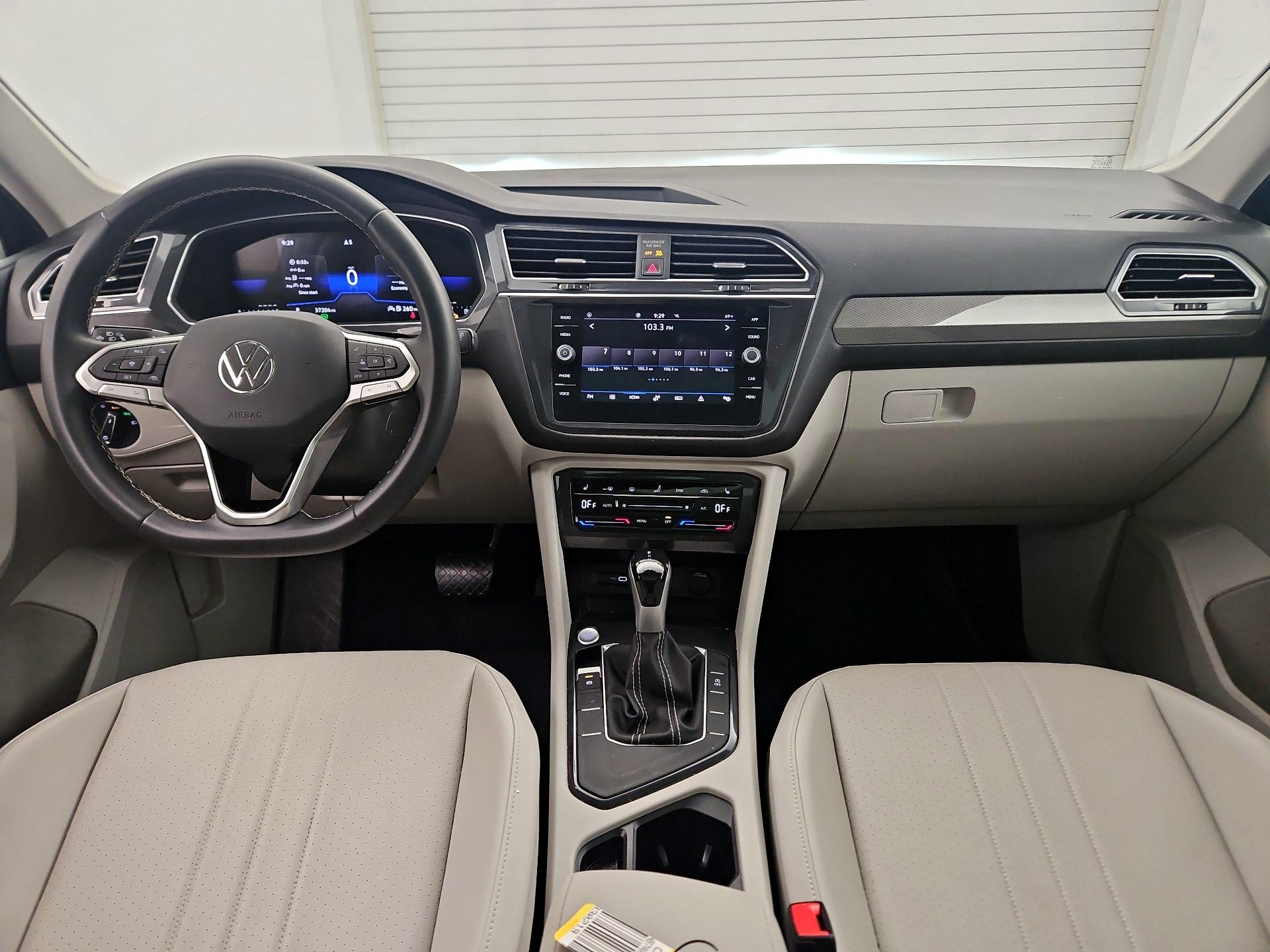 Thumbnail: 2023 Volkswagen Tiguan - 9