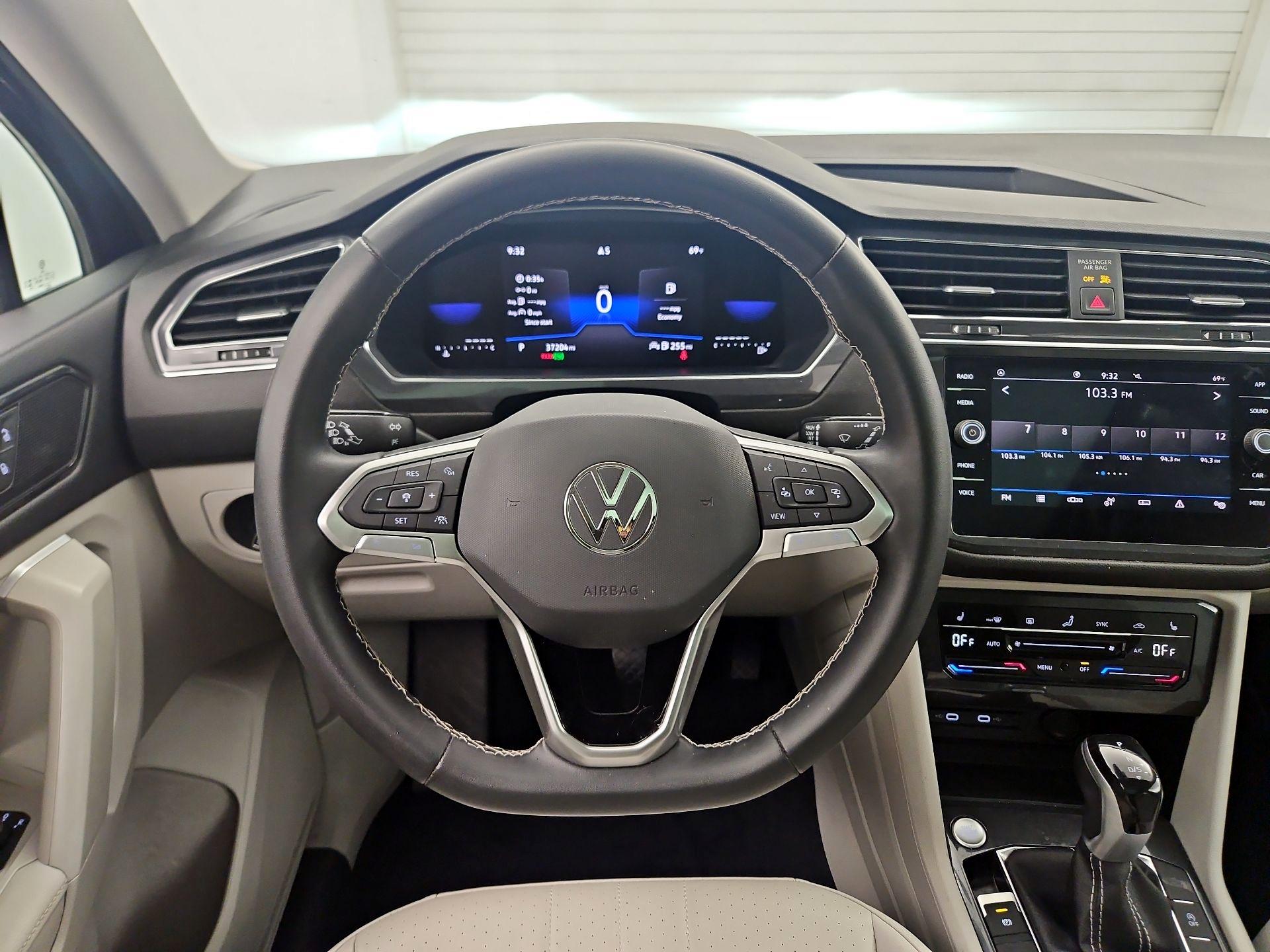 Thumbnail: 2023 Volkswagen Tiguan - 10
