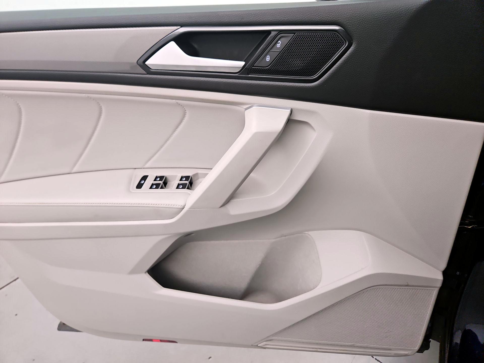 Thumbnail: 2023 Volkswagen Tiguan - 12