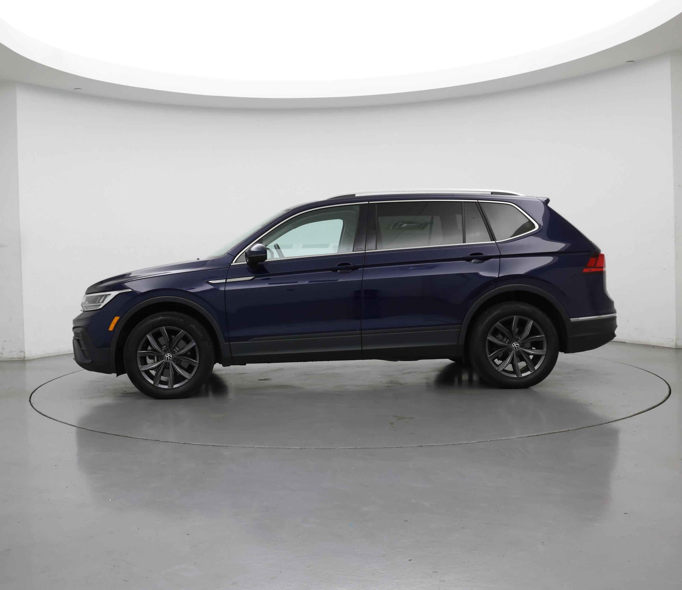 Thumbnail: 2023 Volkswagen Tiguan - 3