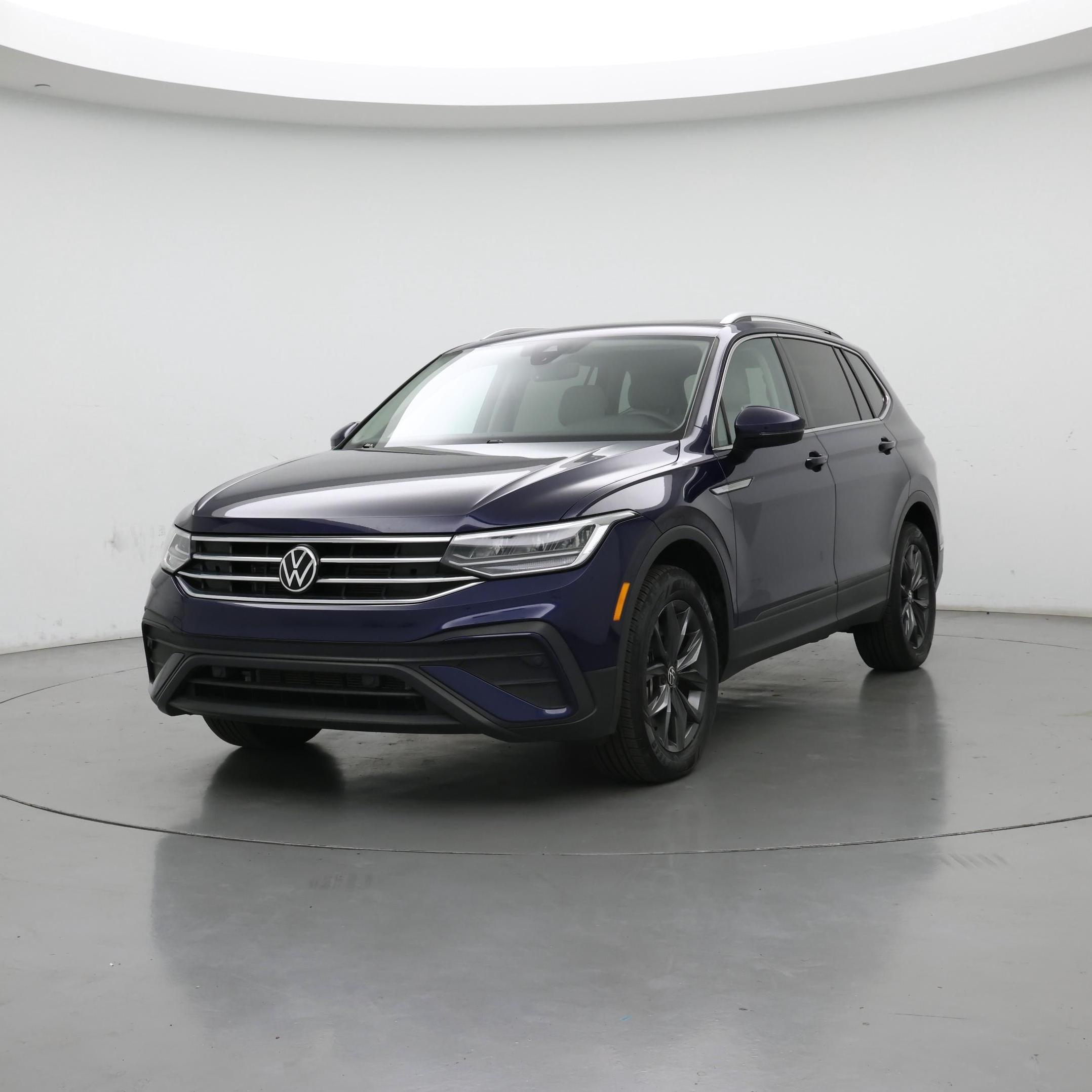 Thumbnail: 2023 Volkswagen Tiguan - 4