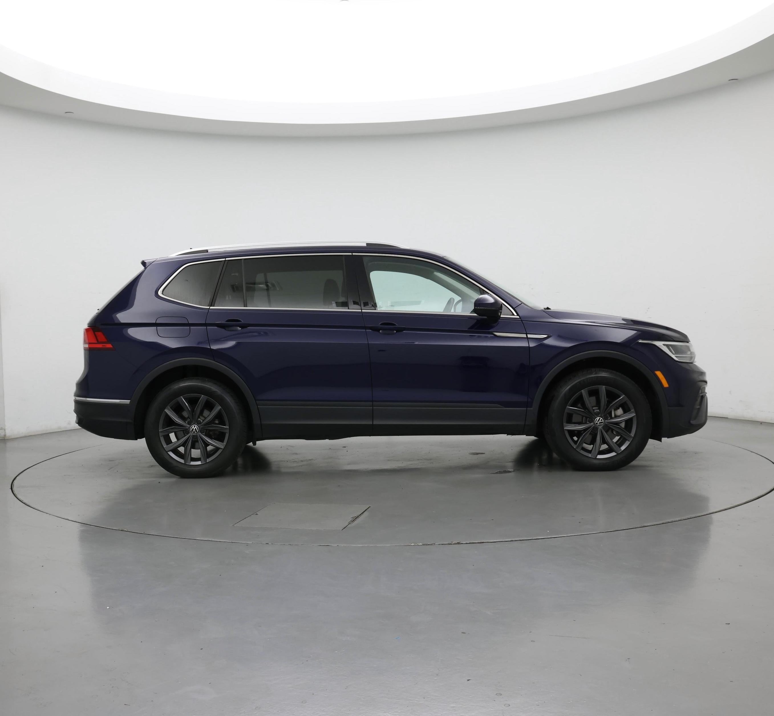 Thumbnail: 2023 Volkswagen Tiguan - 7