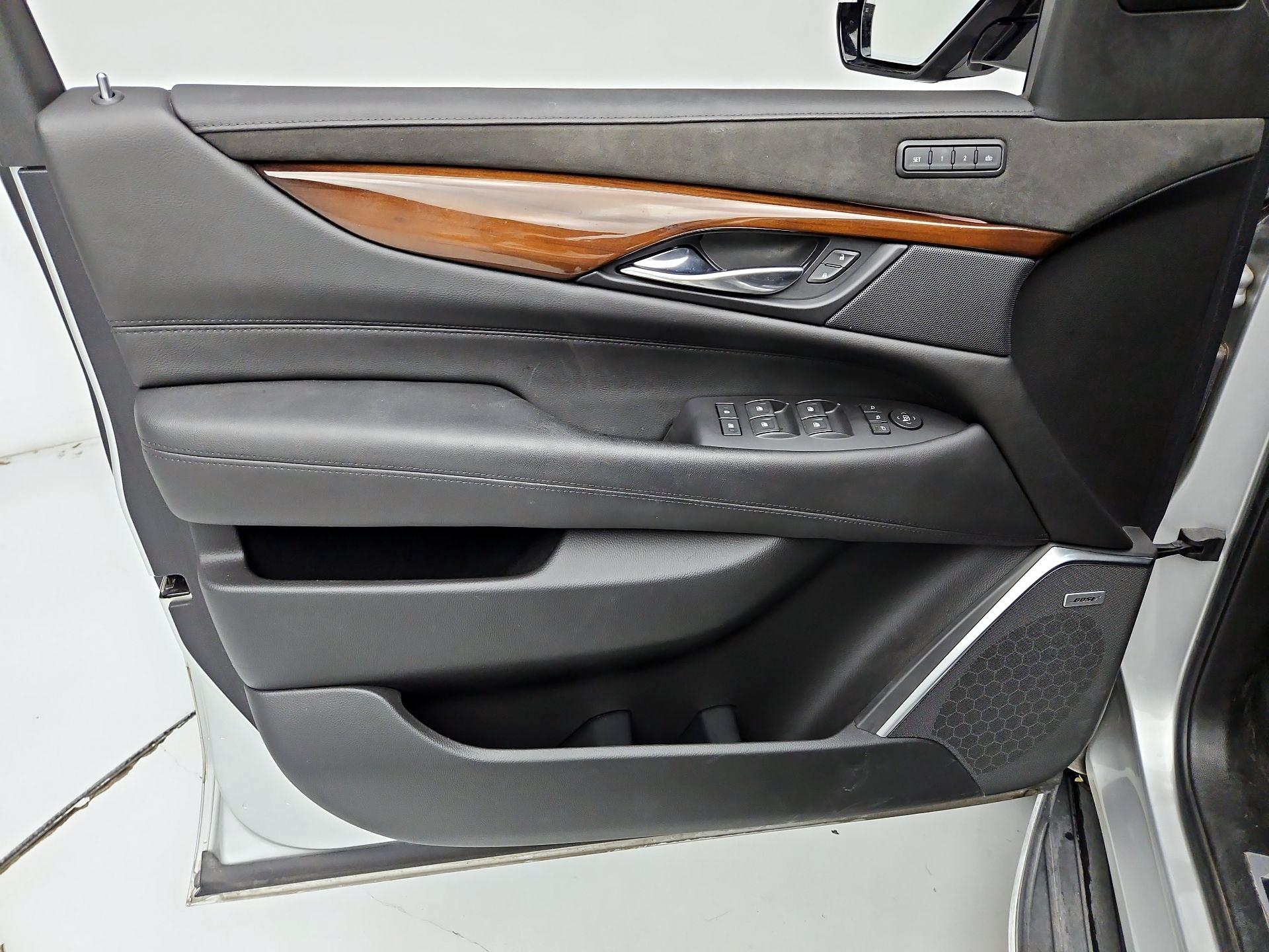 Thumbnail: 2019 Cadillac Escalade - 12