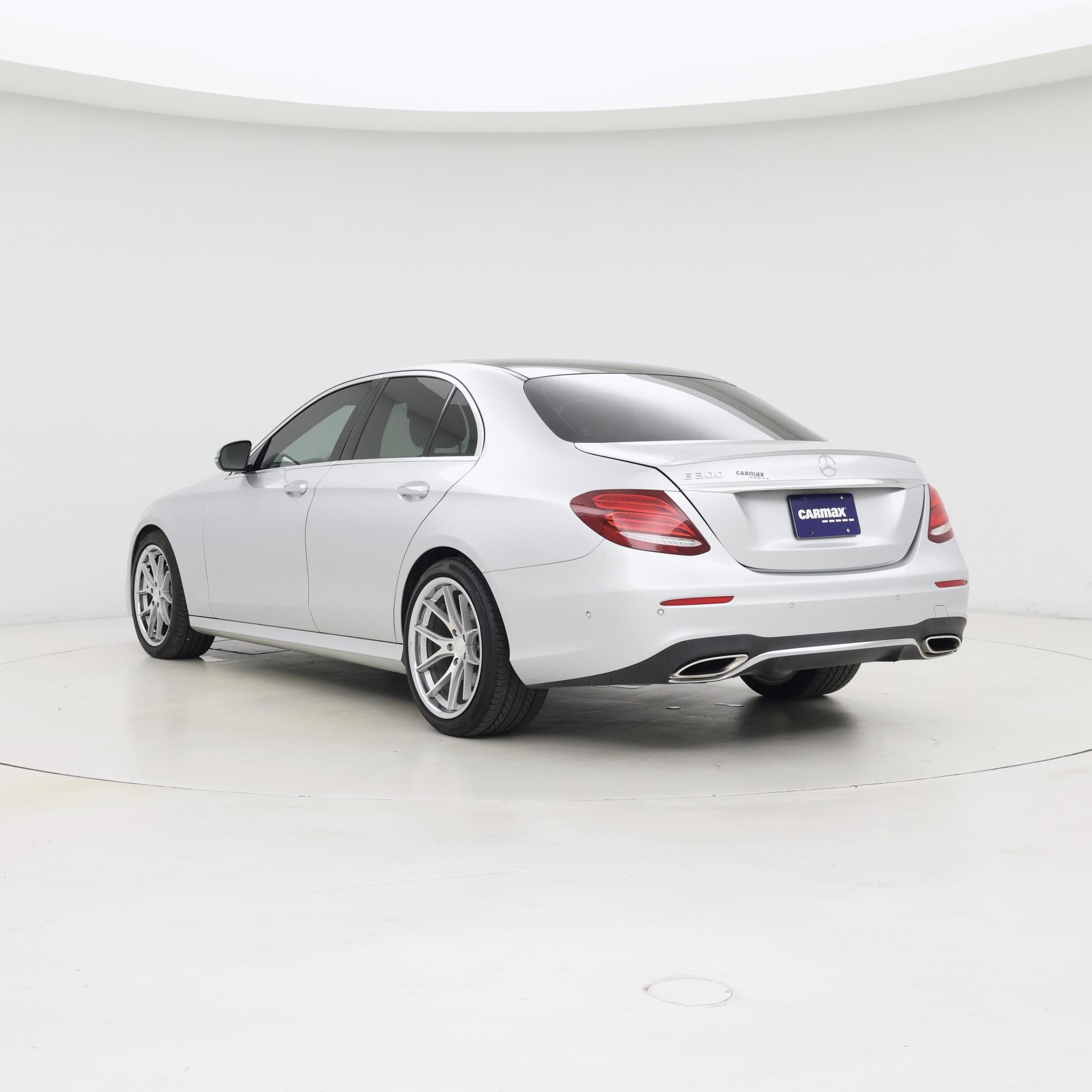 Thumbnail: 2017 Mercedes-Benz E-Class - 2