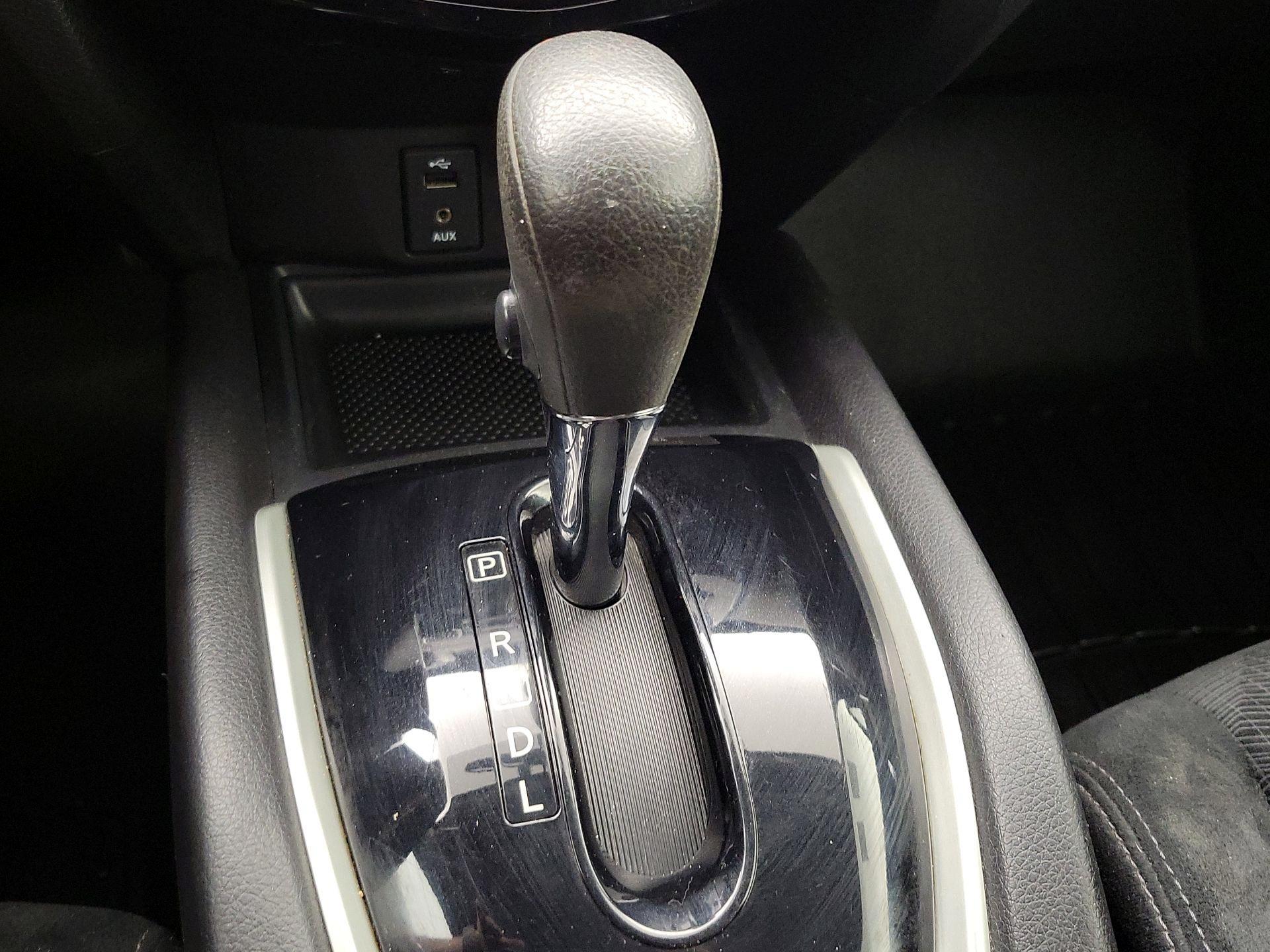 Thumbnail: 2015 Nissan Rogue - 18