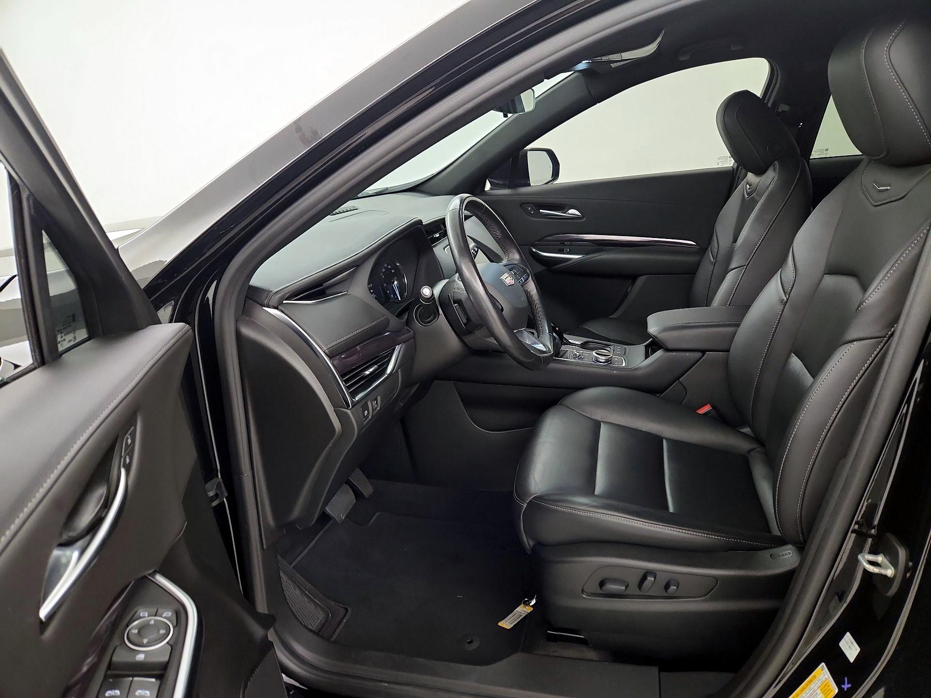 Thumbnail: 2023 Cadillac XT4 - 11