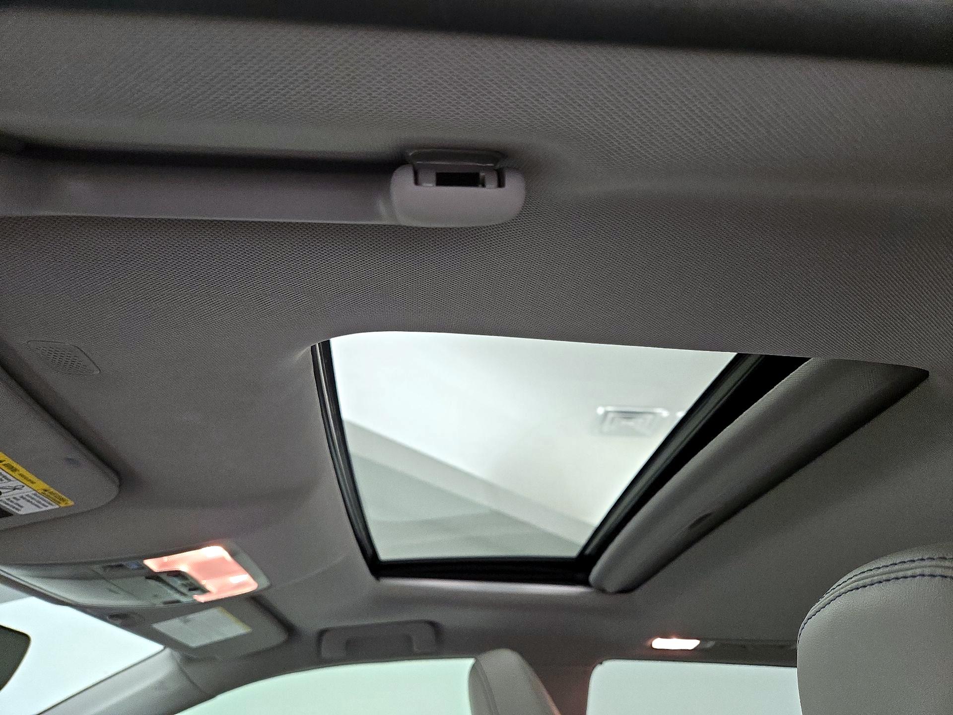 Thumbnail: 2019 Toyota Highlander - 20