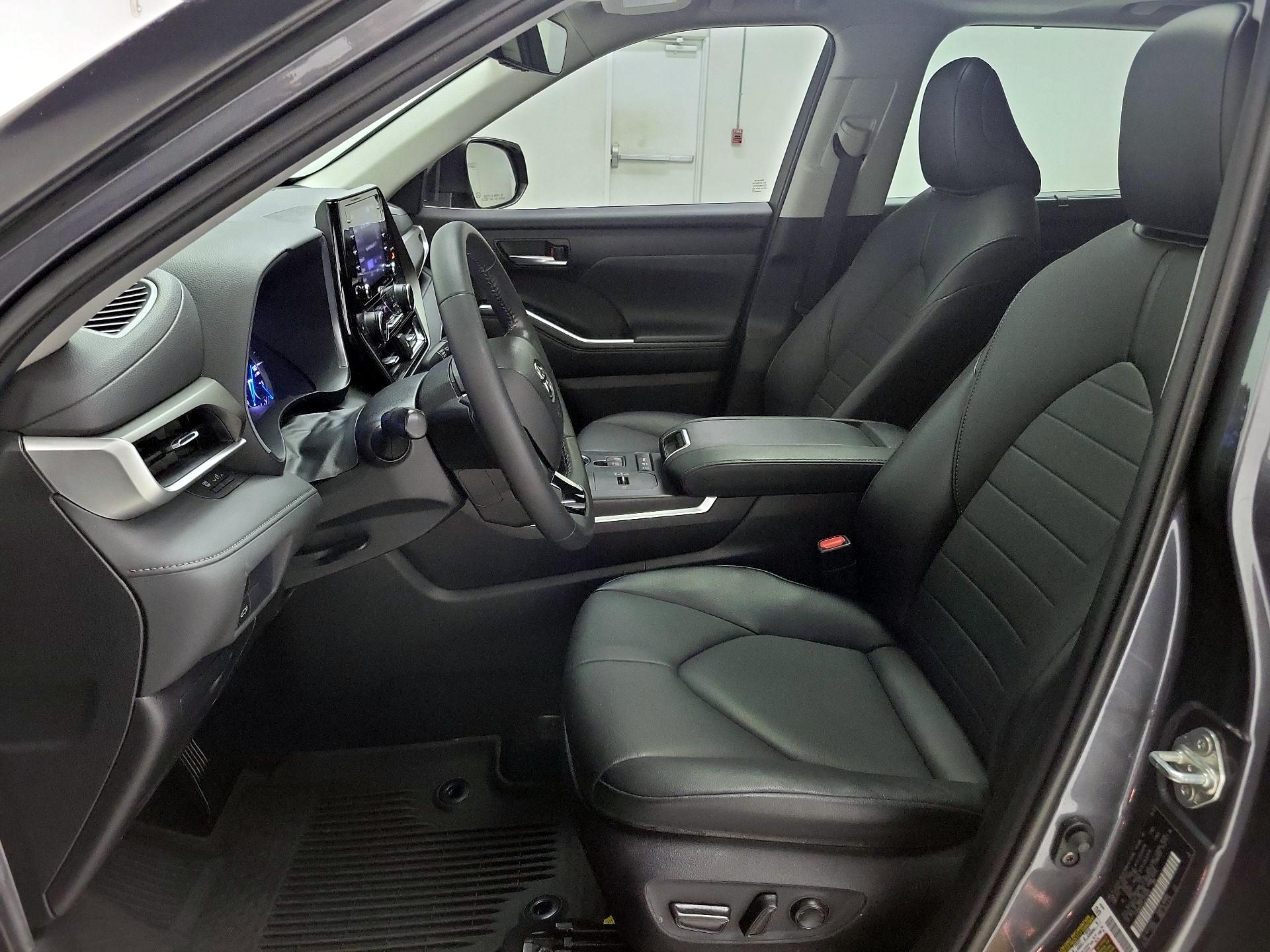 Thumbnail: 2020 Toyota Highlander - 11