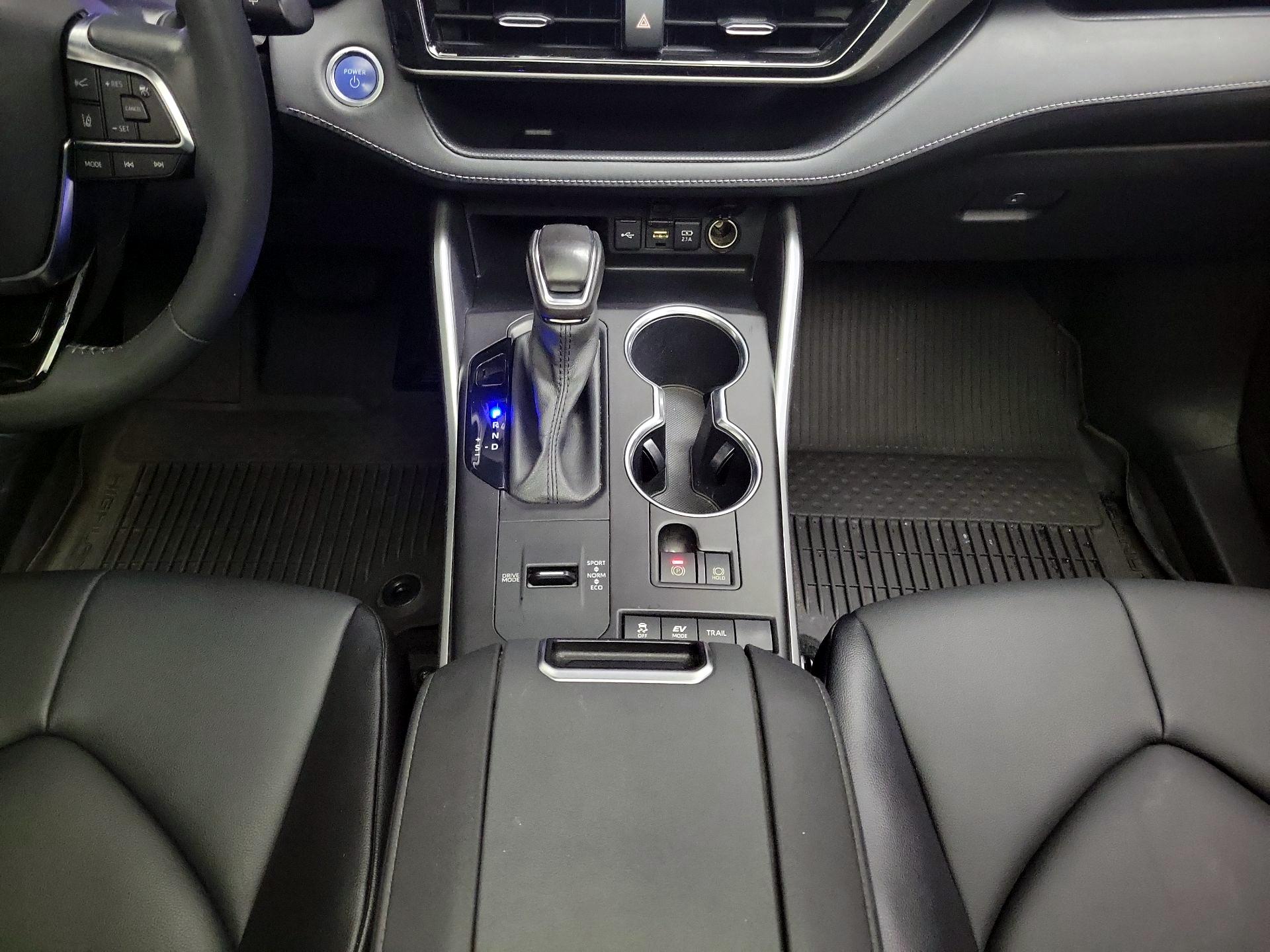 Thumbnail: 2020 Toyota Highlander - 17