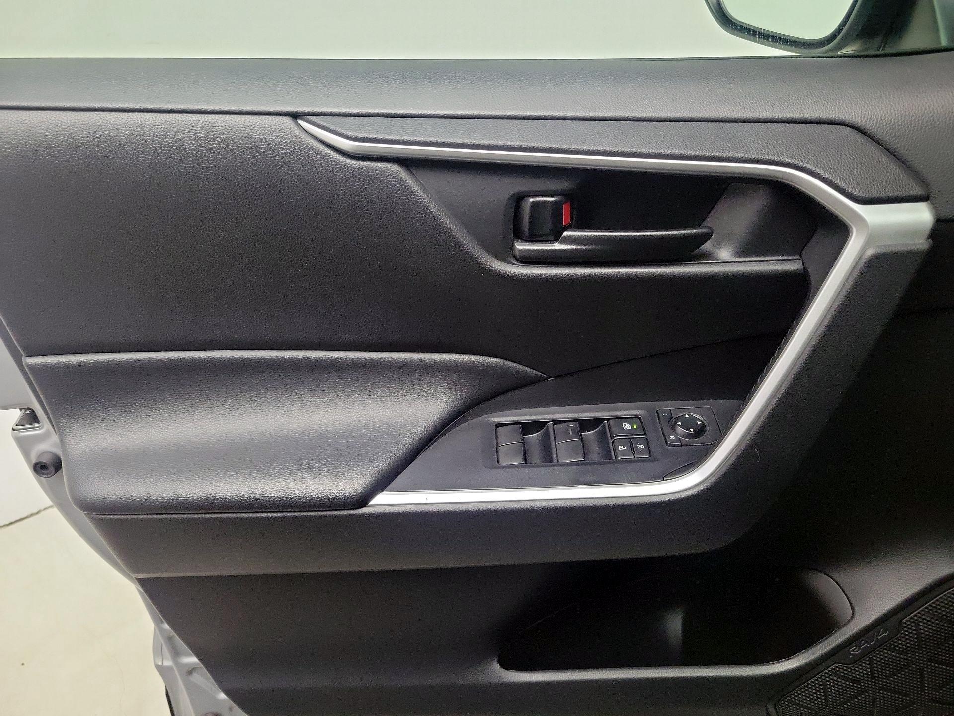 Thumbnail: 2022 Toyota RAV4 - 12