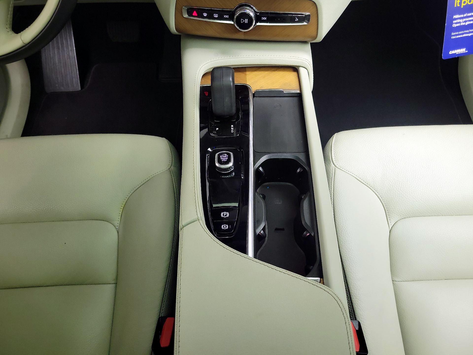 Thumbnail: 2022 Volvo XC90 - 18