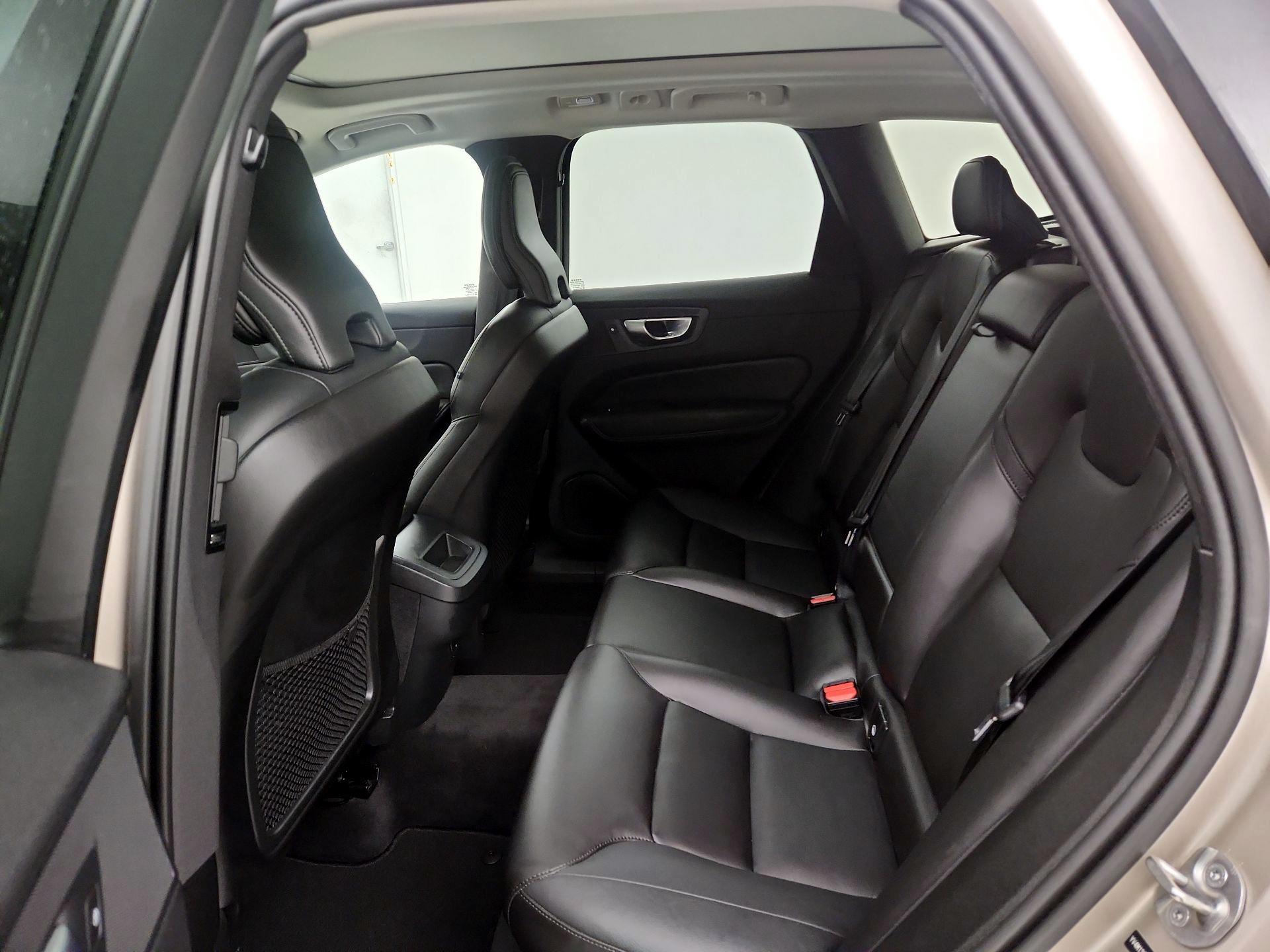 Thumbnail: 2025 Volvo XC60 - 17
