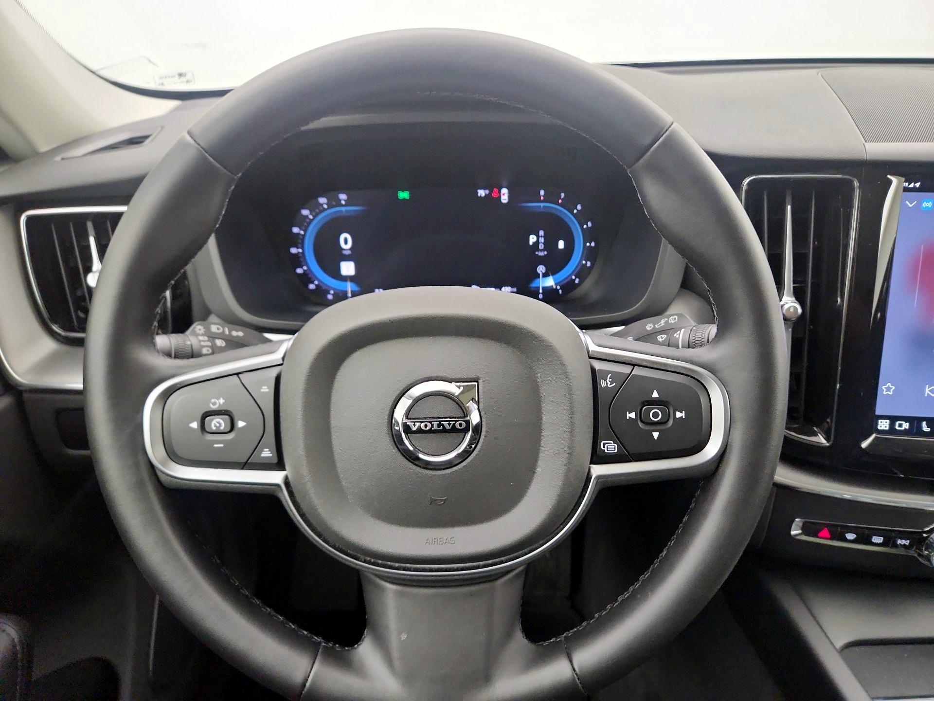 Thumbnail: 2025 Volvo XC60 - 10