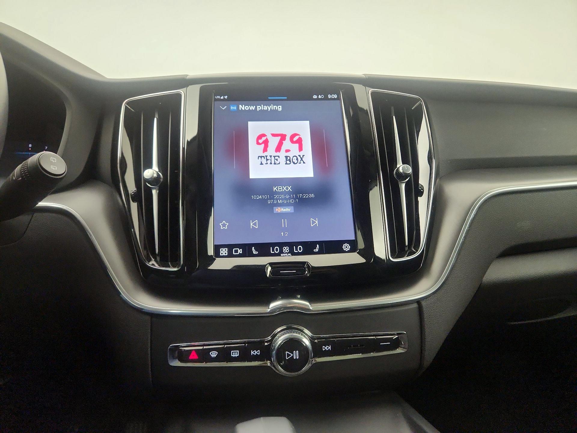 Thumbnail: 2025 Volvo XC60 - 13