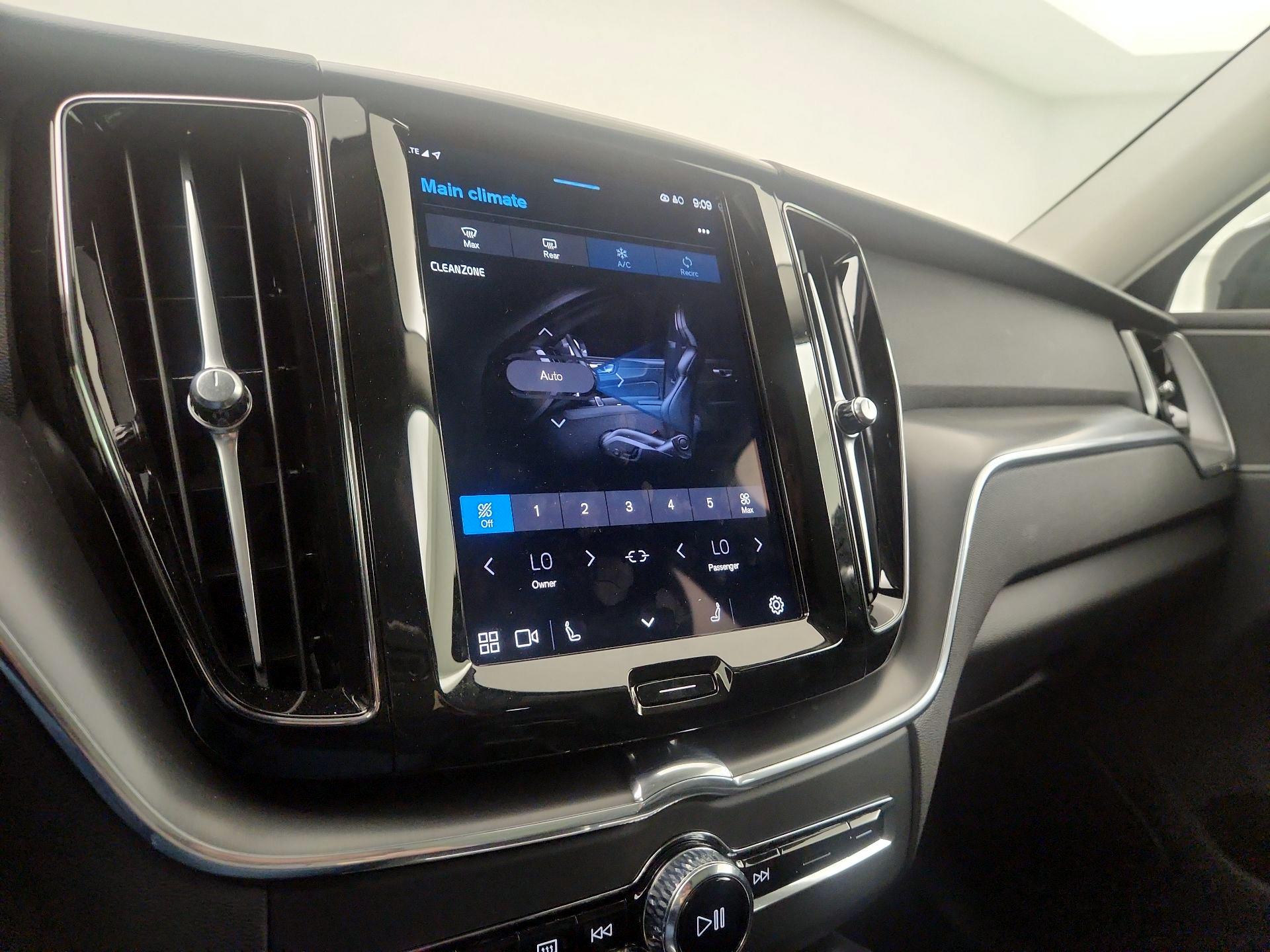 Thumbnail: 2025 Volvo XC60 - 14