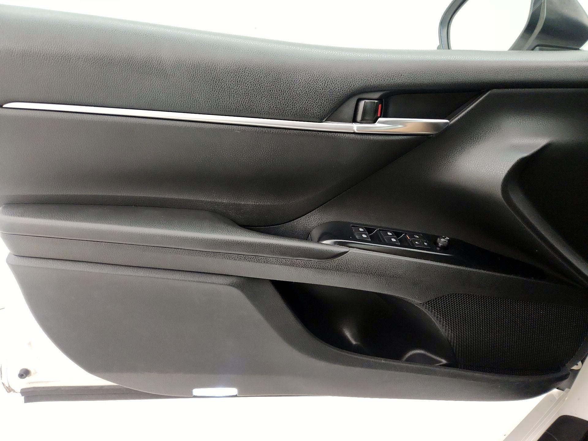 Thumbnail: 2019 Toyota Camry - 12