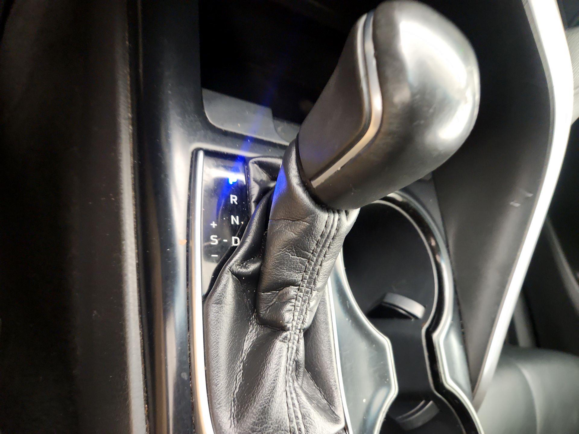 Thumbnail: 2019 Toyota Camry - 17