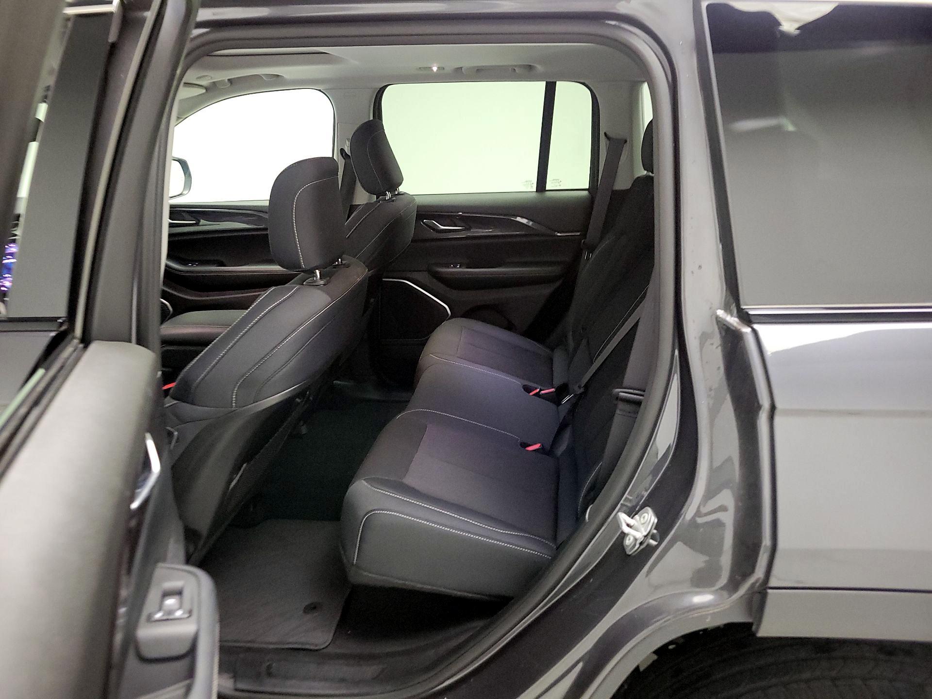 Thumbnail: 2022 Jeep Grand Cherokee - 19