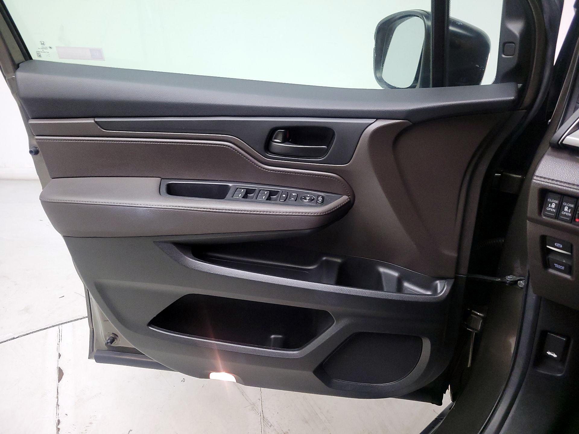 Thumbnail: 2019 Honda Odyssey - 12